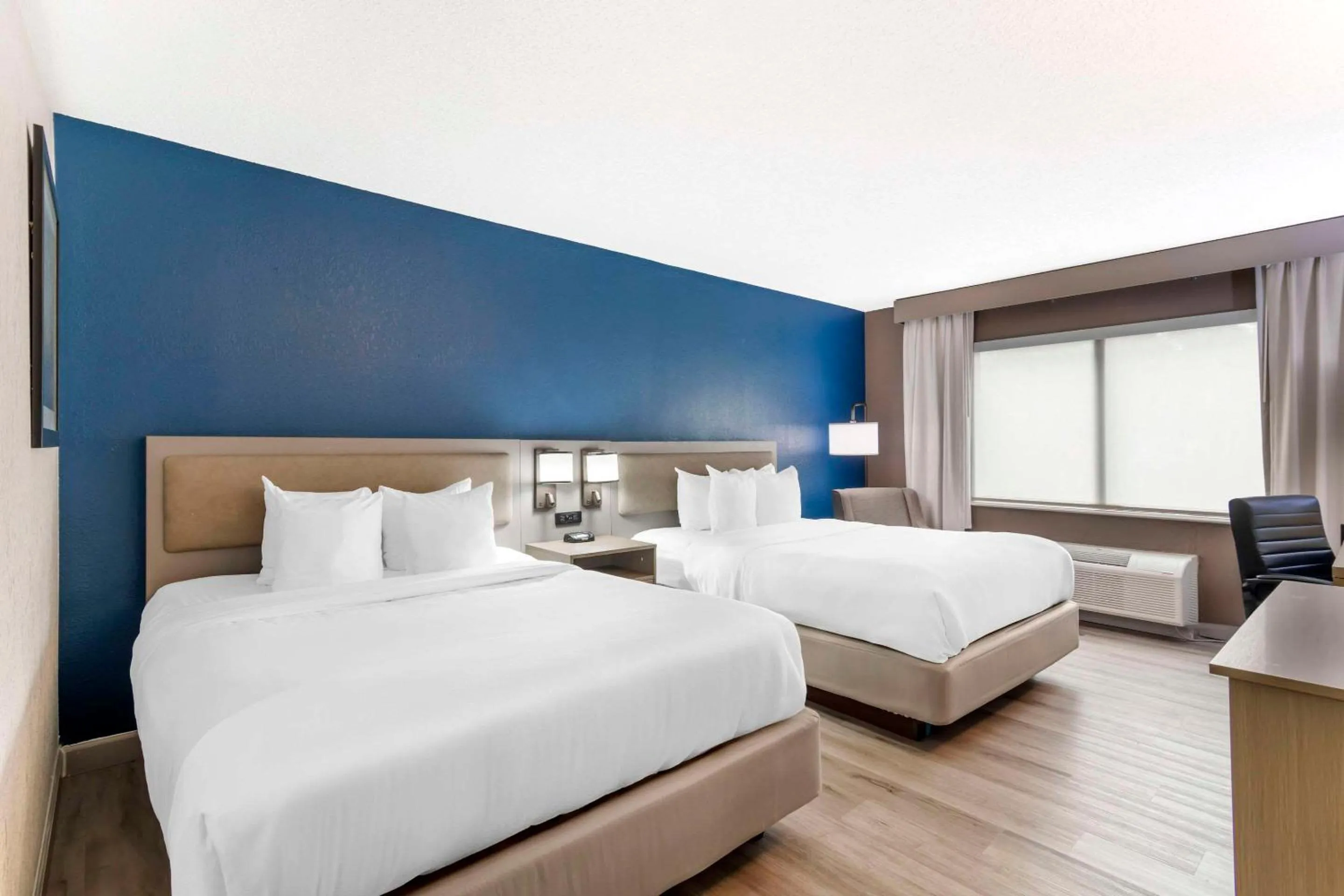 Bedroom, Bed in Comfort Inn Alpharetta-Atlanta North