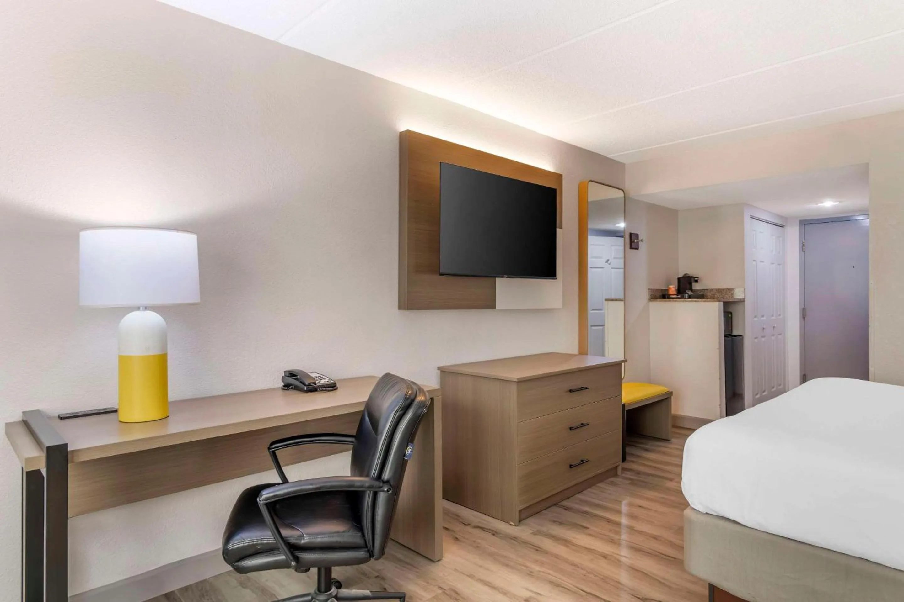 Bedroom, Bed in Comfort Inn Alpharetta-Atlanta North