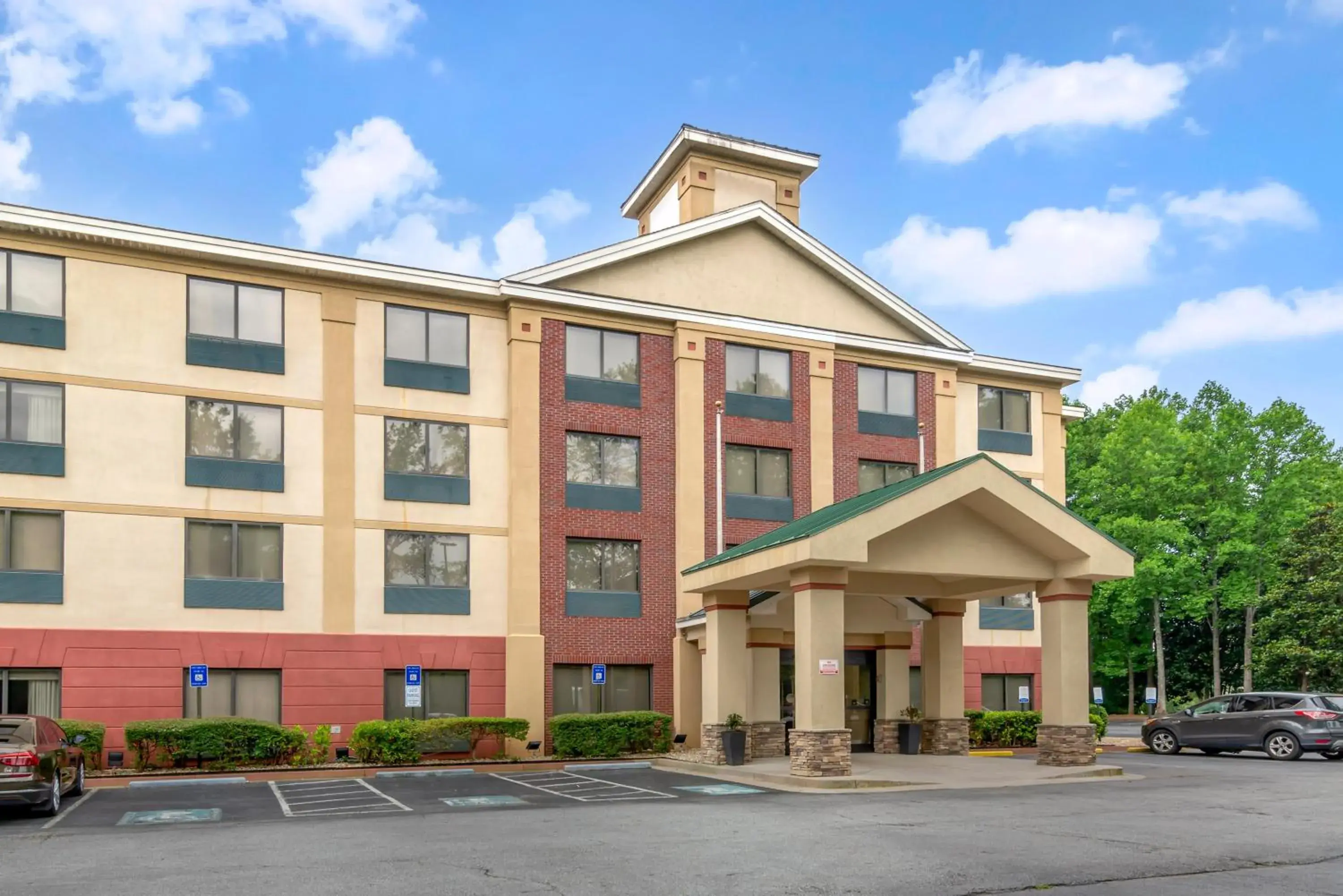 Property building in Comfort Inn Alpharetta-Atlanta North Property building in Comfort Inn Alpharetta-Atlanta North