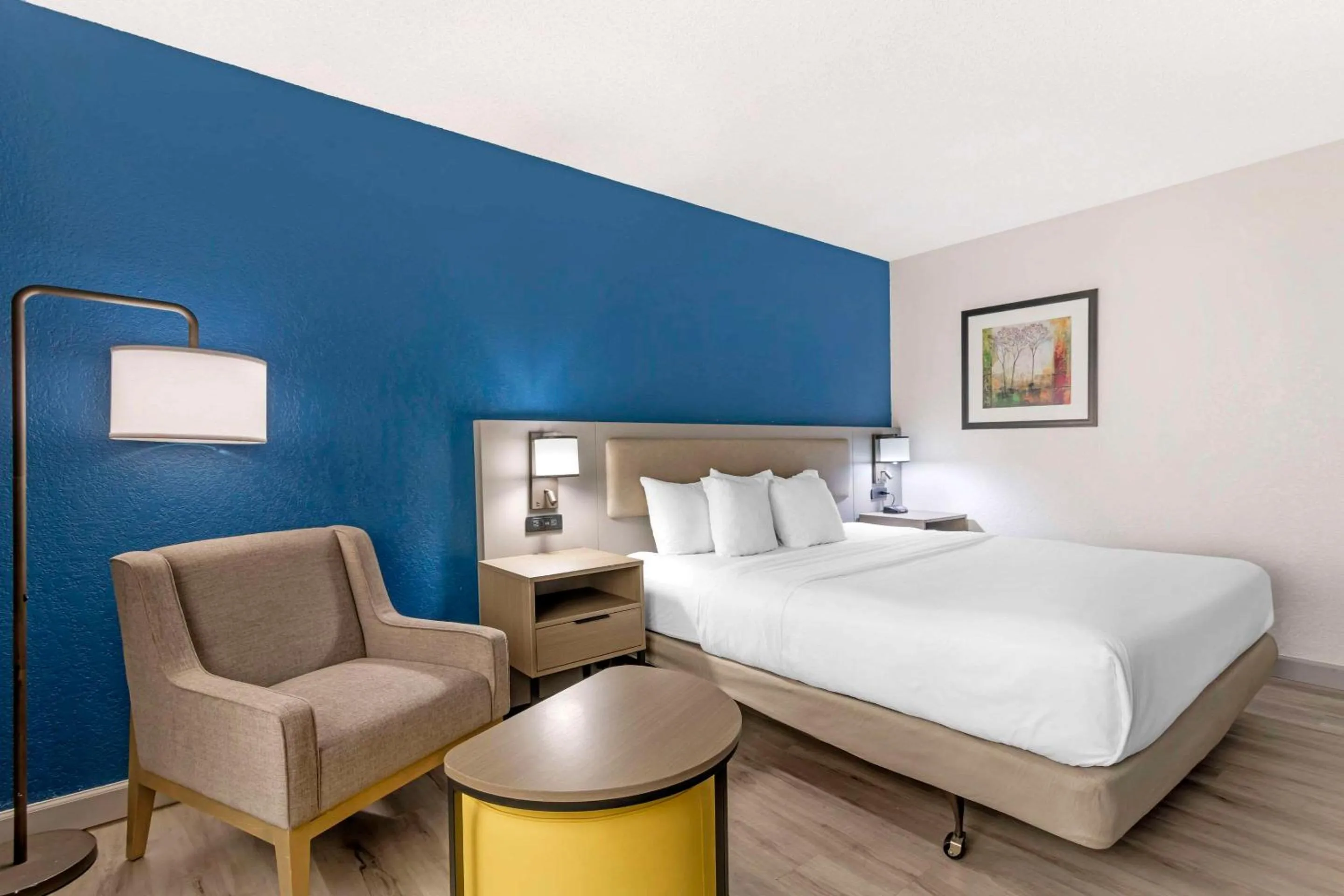 Bedroom, Bed in Comfort Inn Alpharetta-Atlanta North