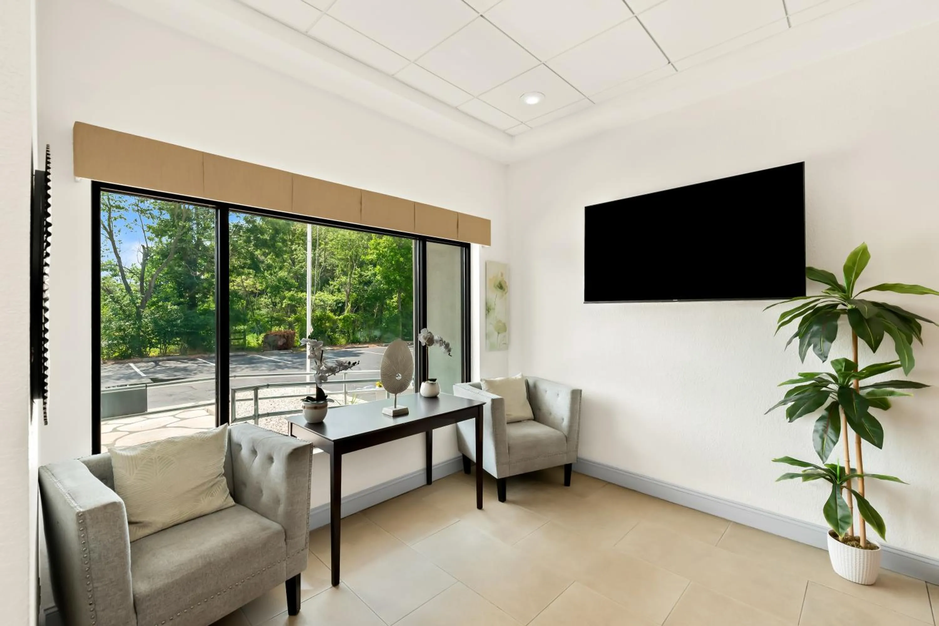 Communal lounge/ TV room in Sonesta Essential Atlantic City West