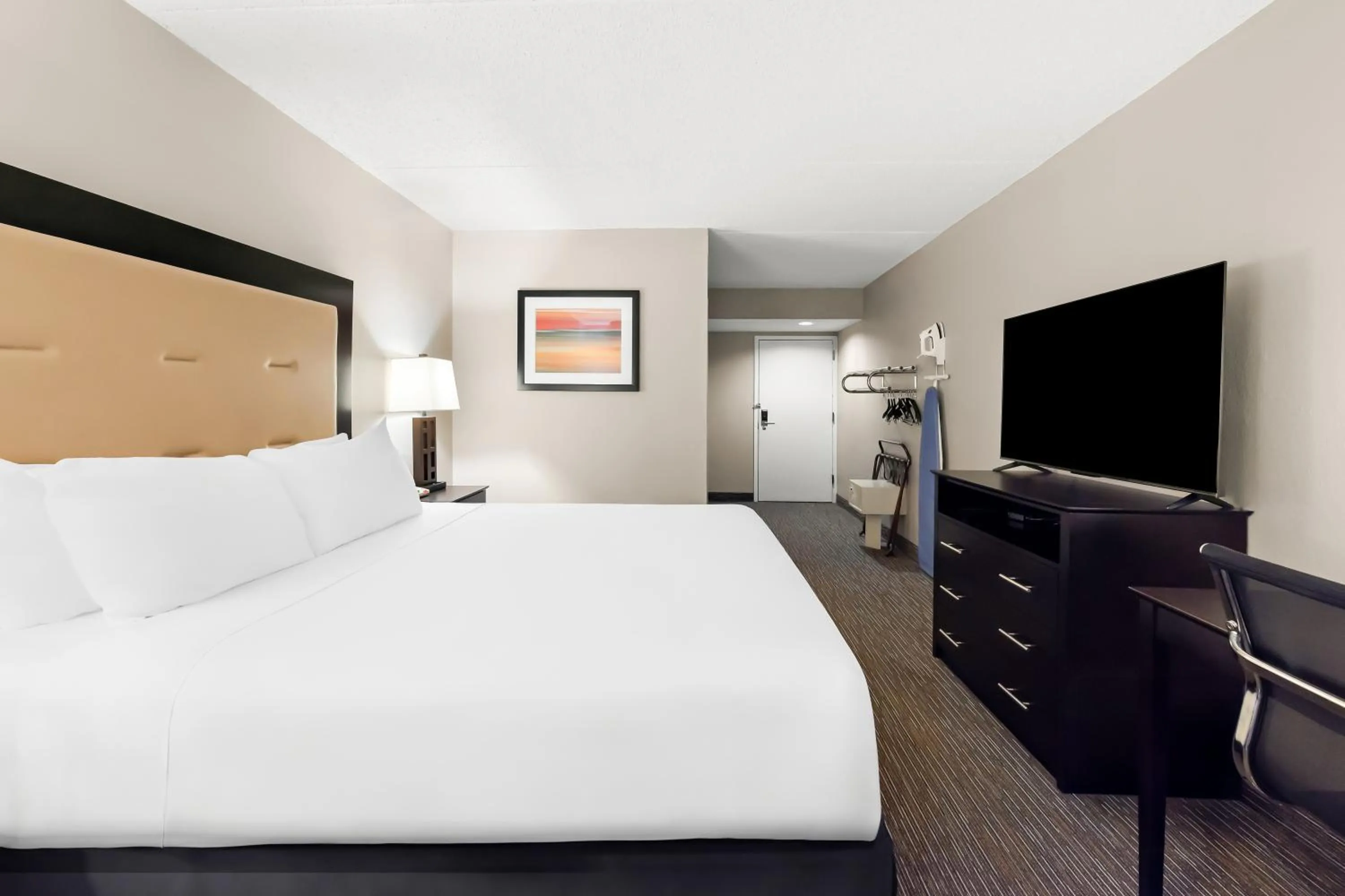 Bed in Sonesta Essential Atlantic City West