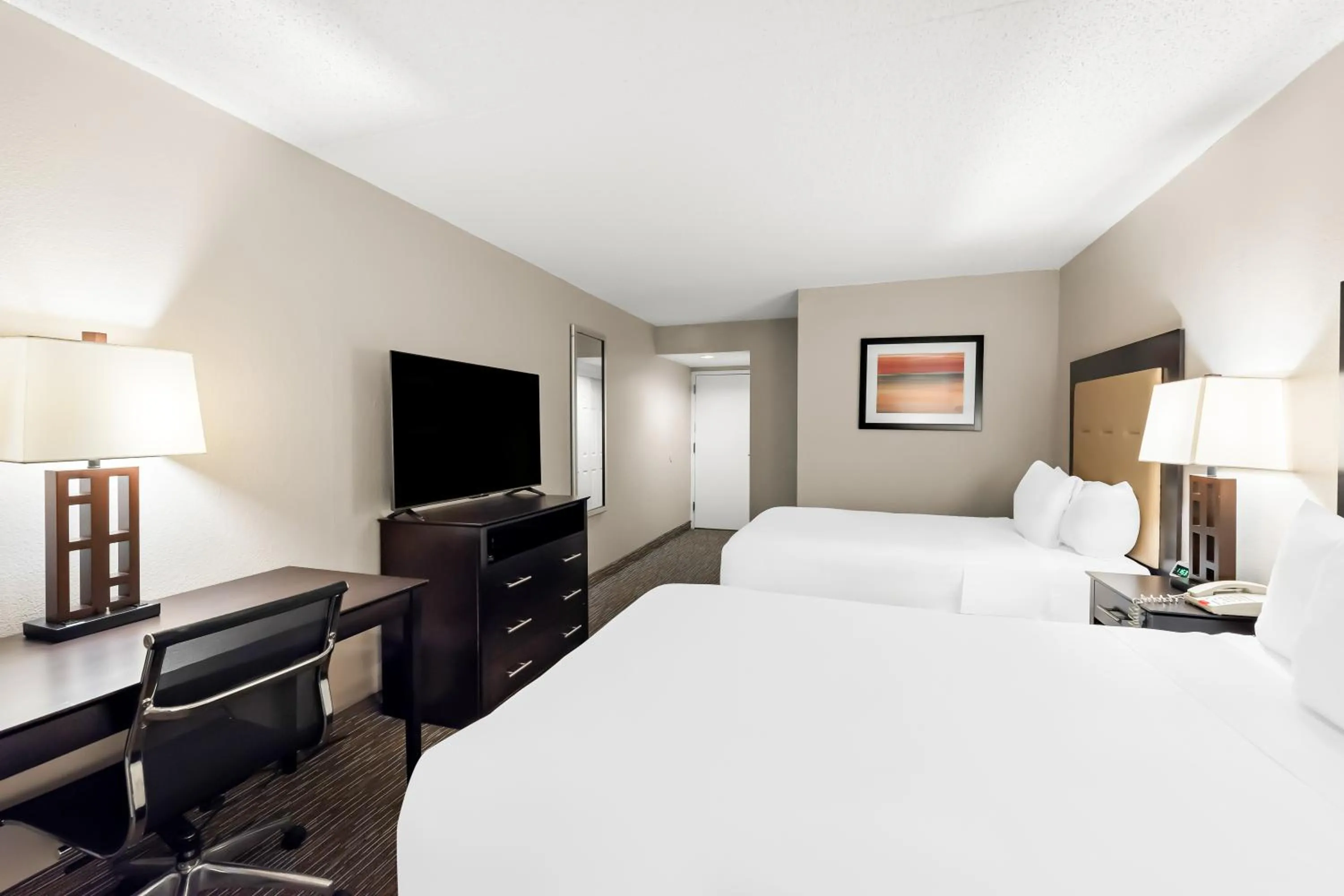 Bed in Sonesta Essential Atlantic City West