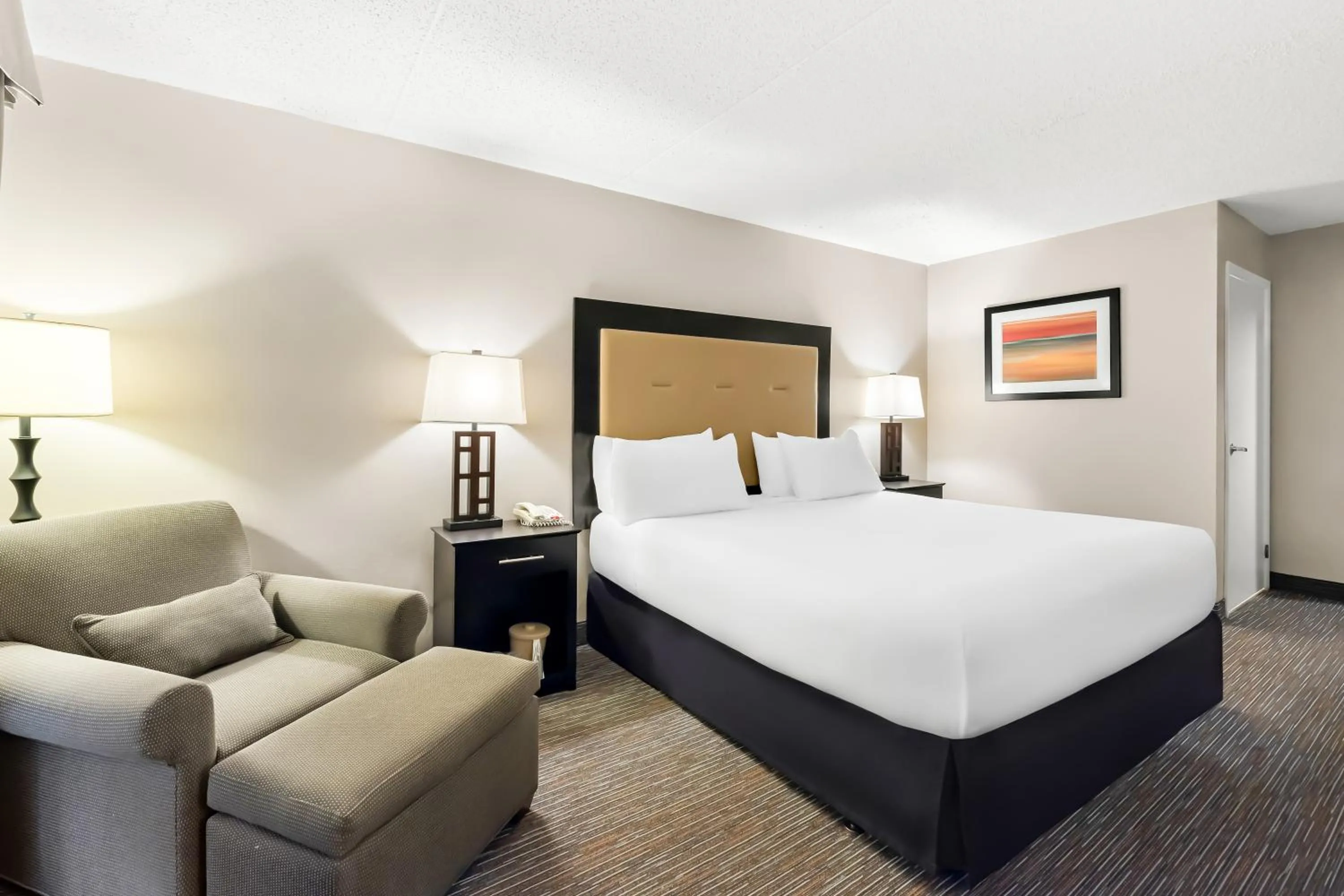 Bed in Sonesta Essential Atlantic City West