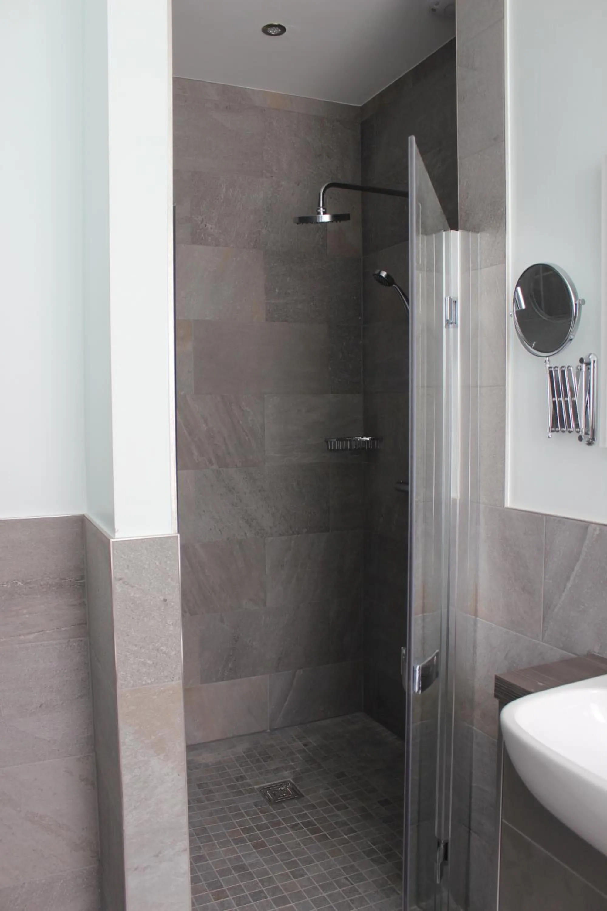 Shower in The Tilman