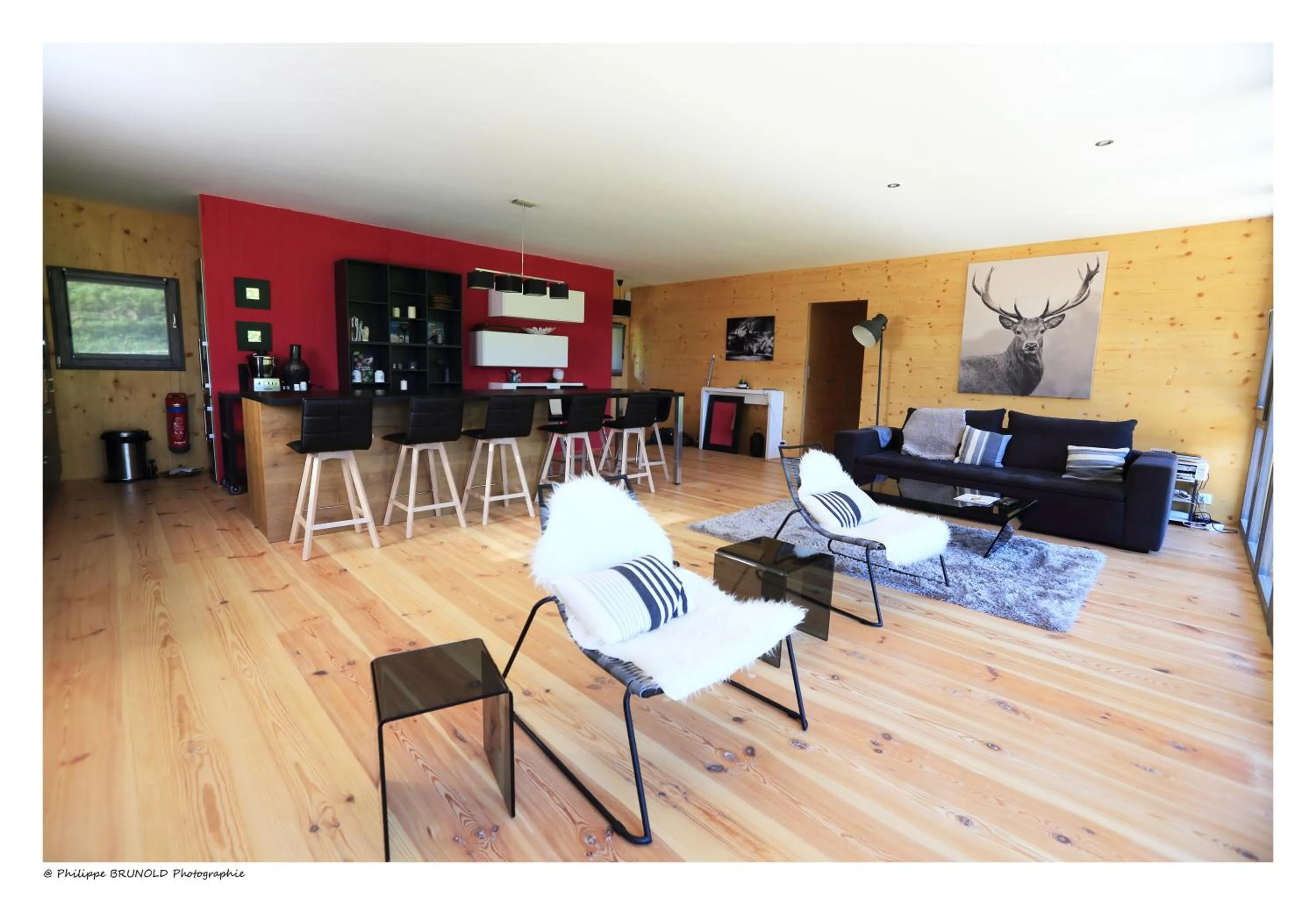 Communal lounge/ TV room in Le Chalet Du Blanc Spa yoga