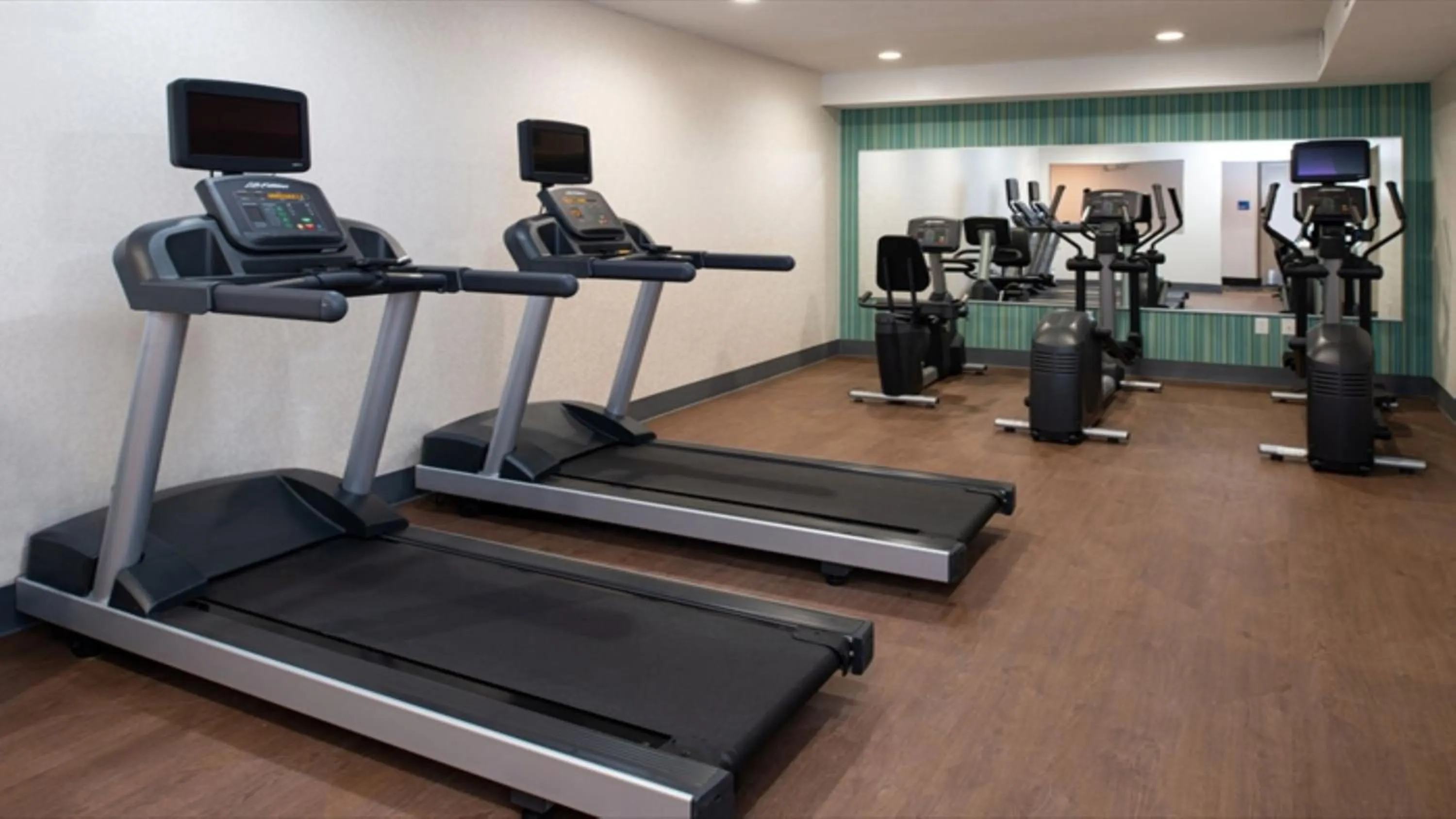 Fitness centre/facilities in Holiday Inn Express Cincinnati West by IHG