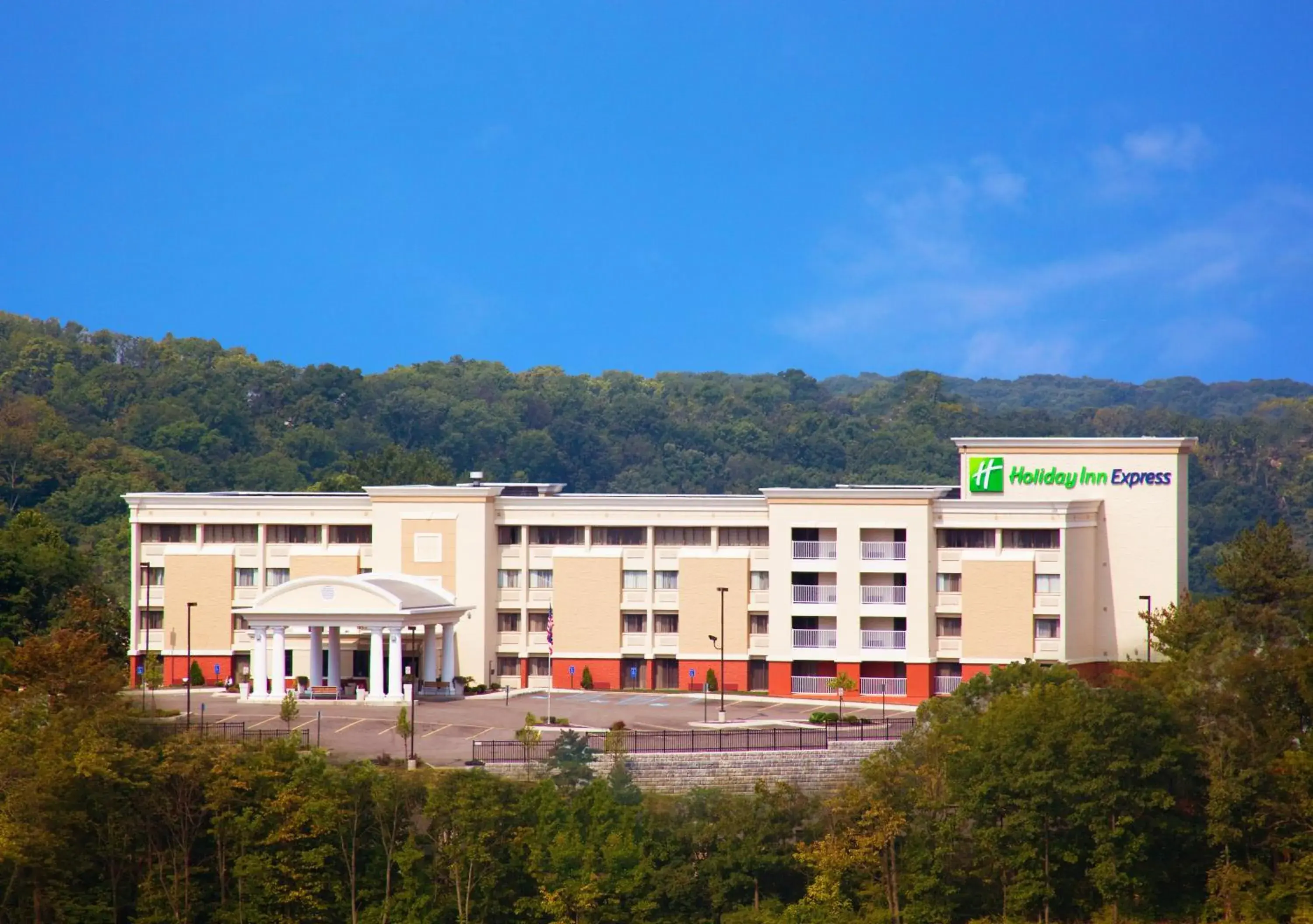 Property building in Holiday Inn Express Cincinnati West by IHG Property building in Holiday Inn Express Cincinnati West by IHG