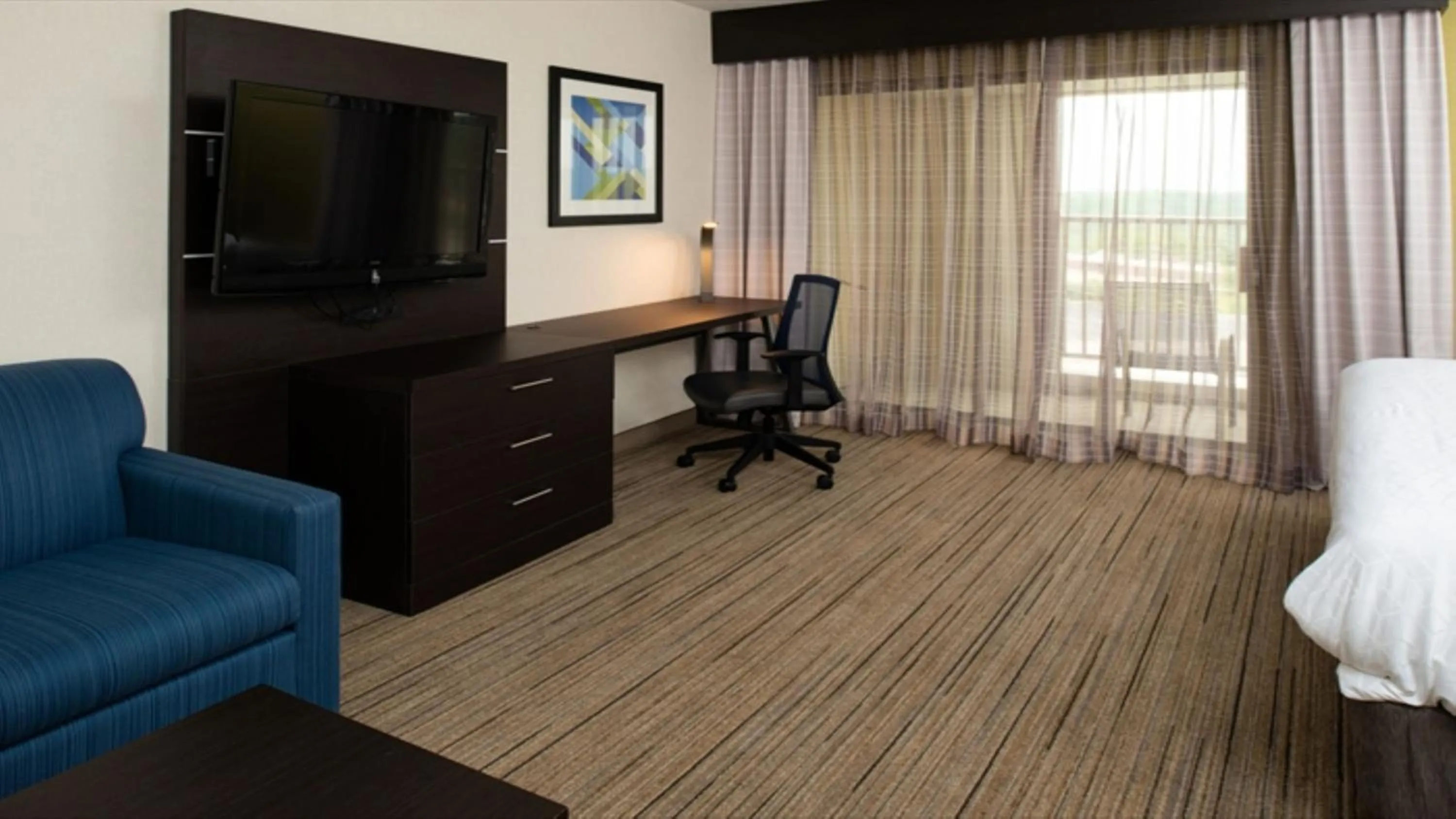 Photo of the whole room in Holiday Inn Express Cincinnati West by IHG