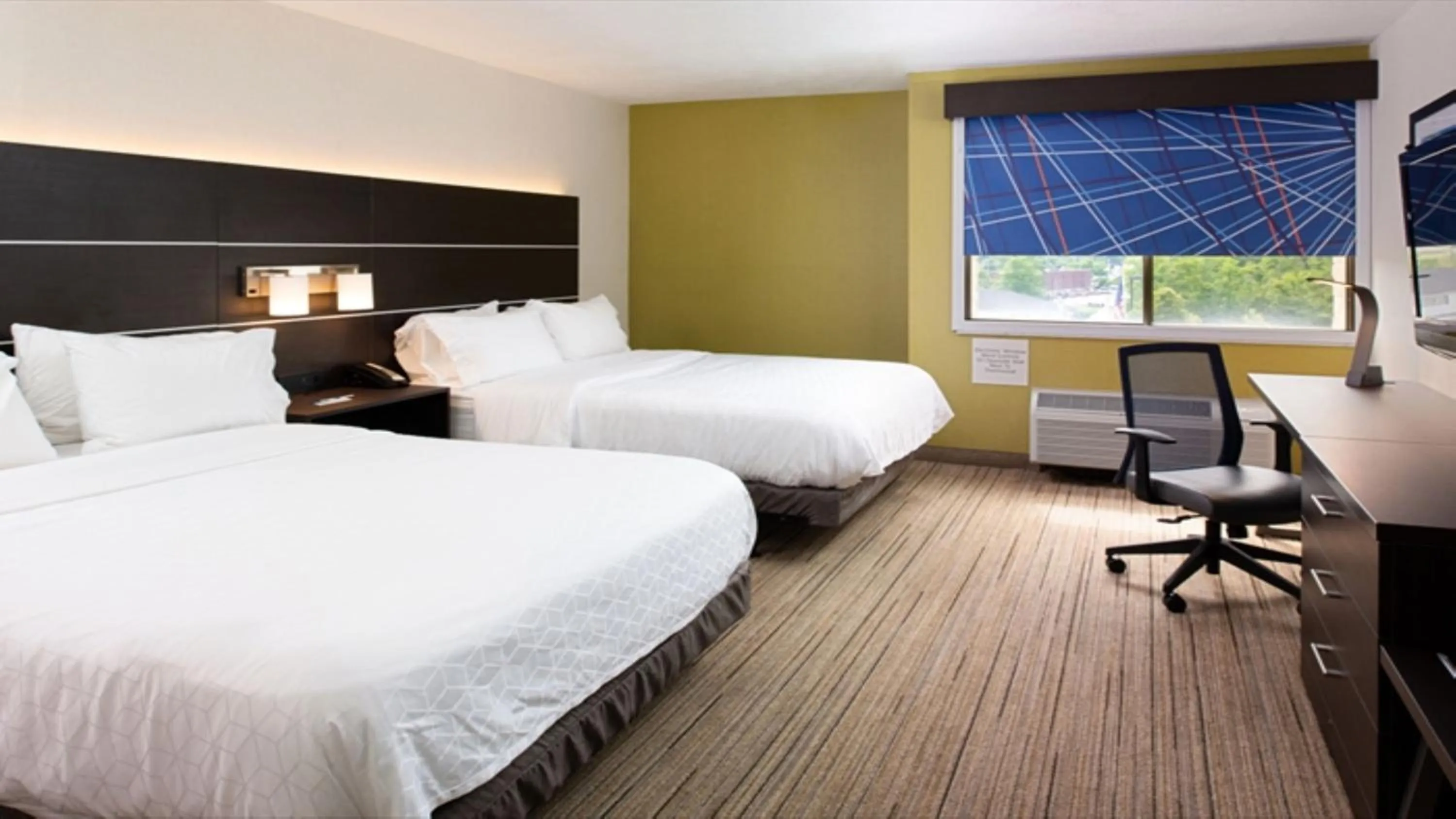 Photo of the whole room, Bed in Holiday Inn Express Cincinnati West by IHG