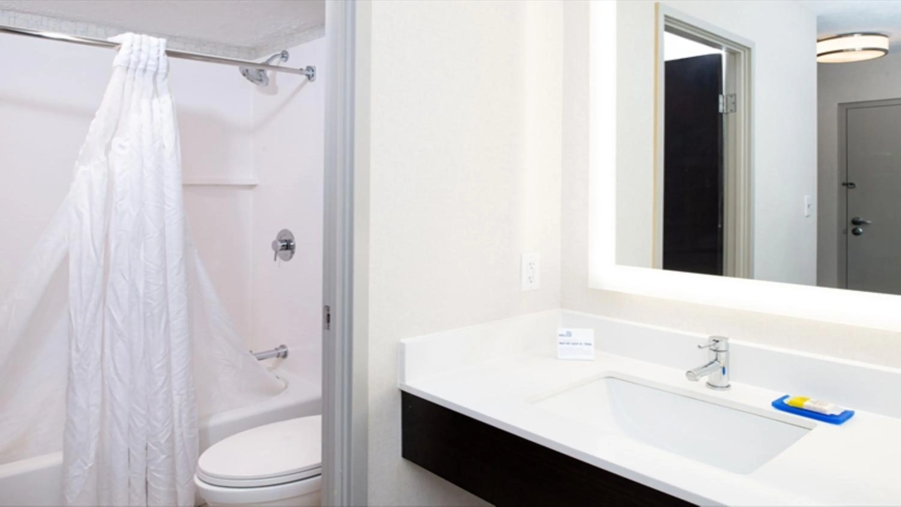 Photo of the whole room in Holiday Inn Express Cincinnati West by IHG