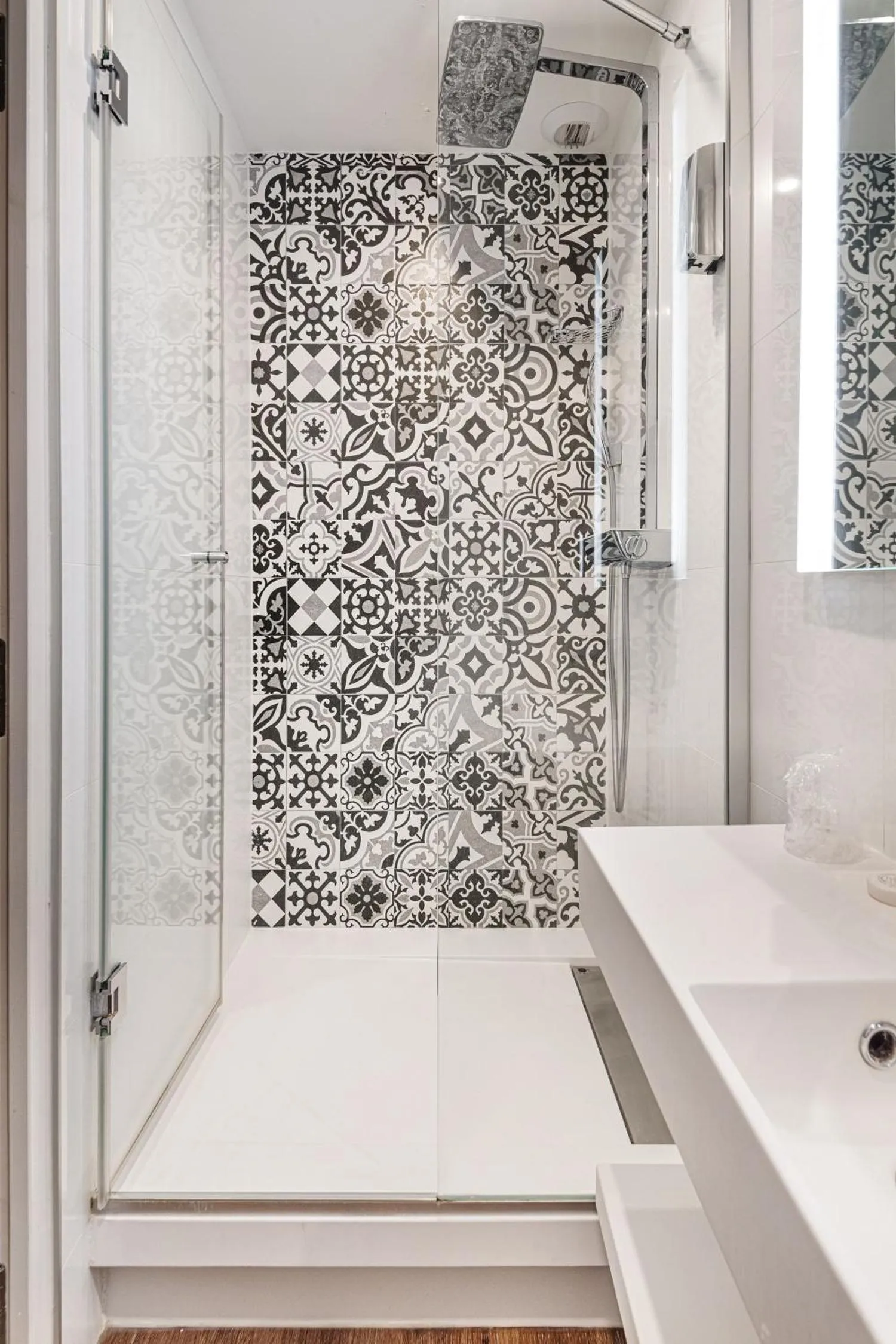 Shower in Courcelles Médéric