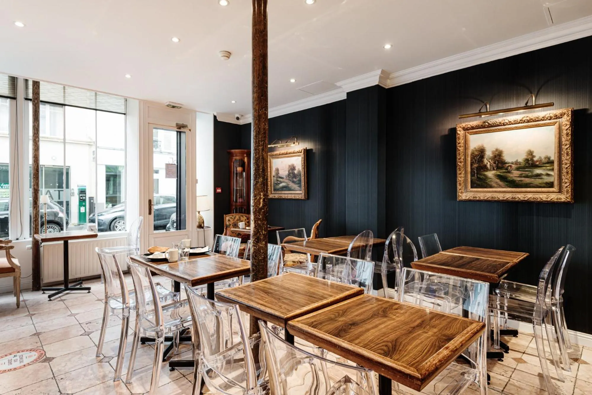 Seating area in Courcelles Médéric