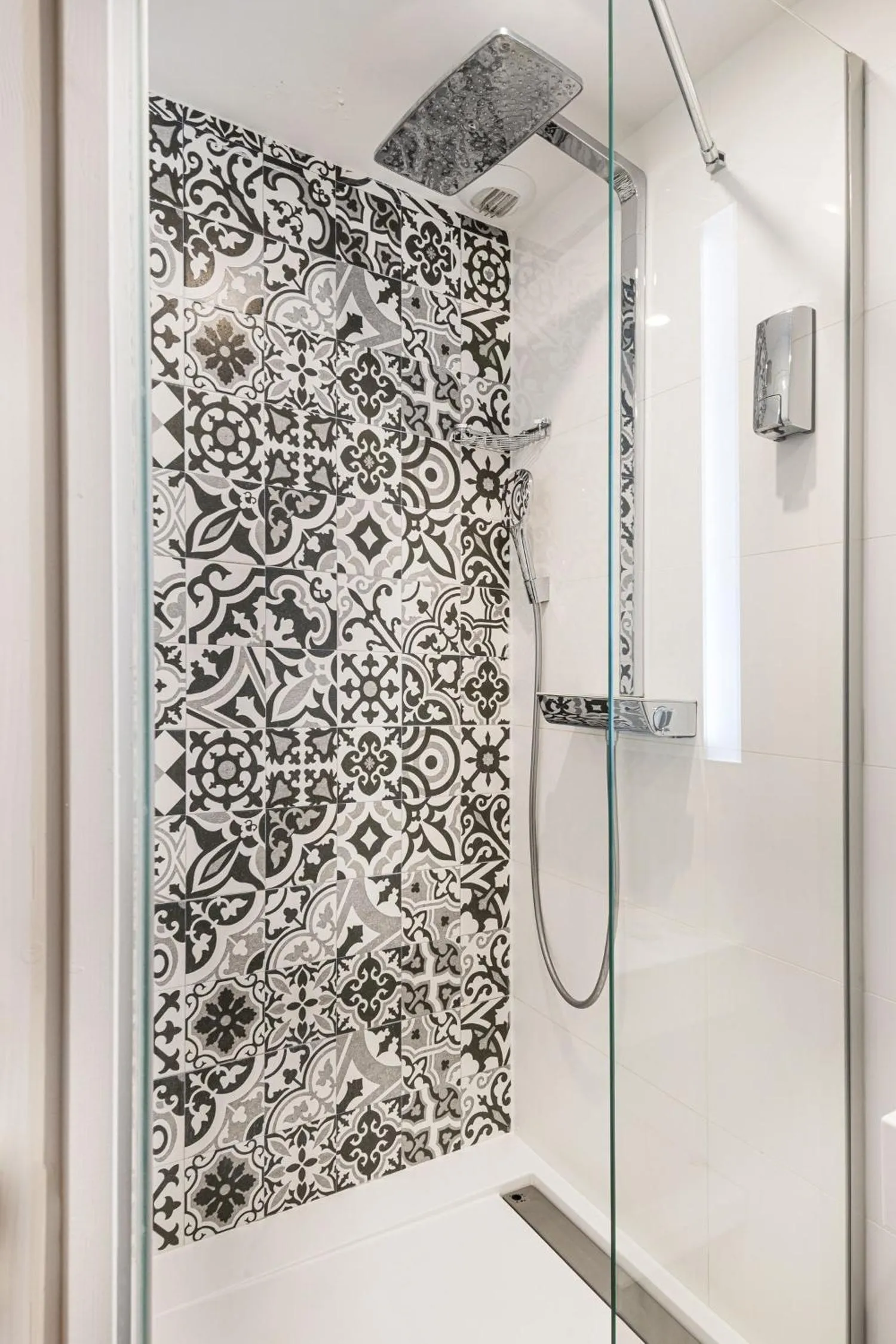 Shower in Courcelles Médéric