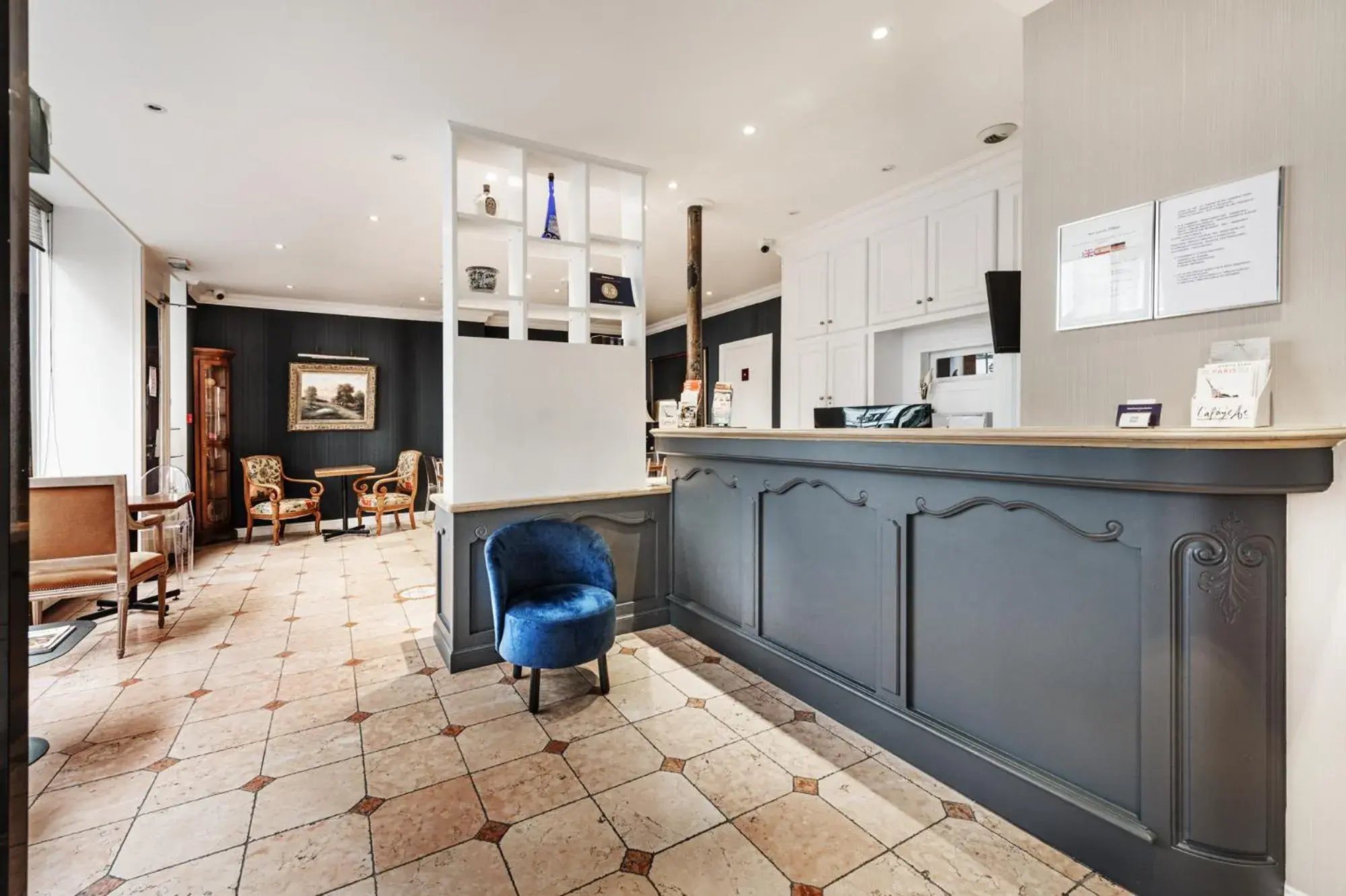 Lobby or reception in Courcelles Médéric Lobby or reception in Courcelles Médéric