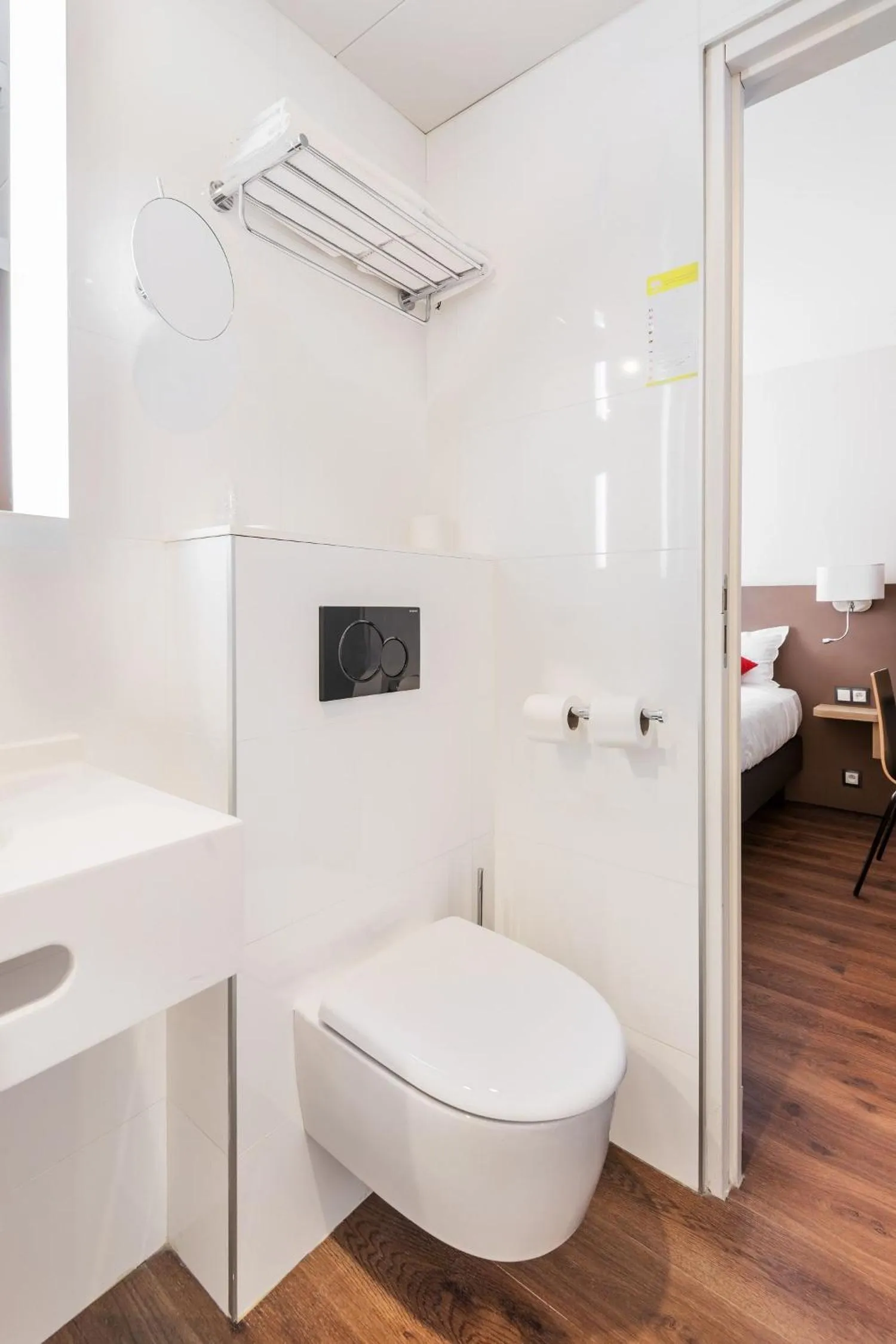 Bathroom, Bed in Courcelles Médéric