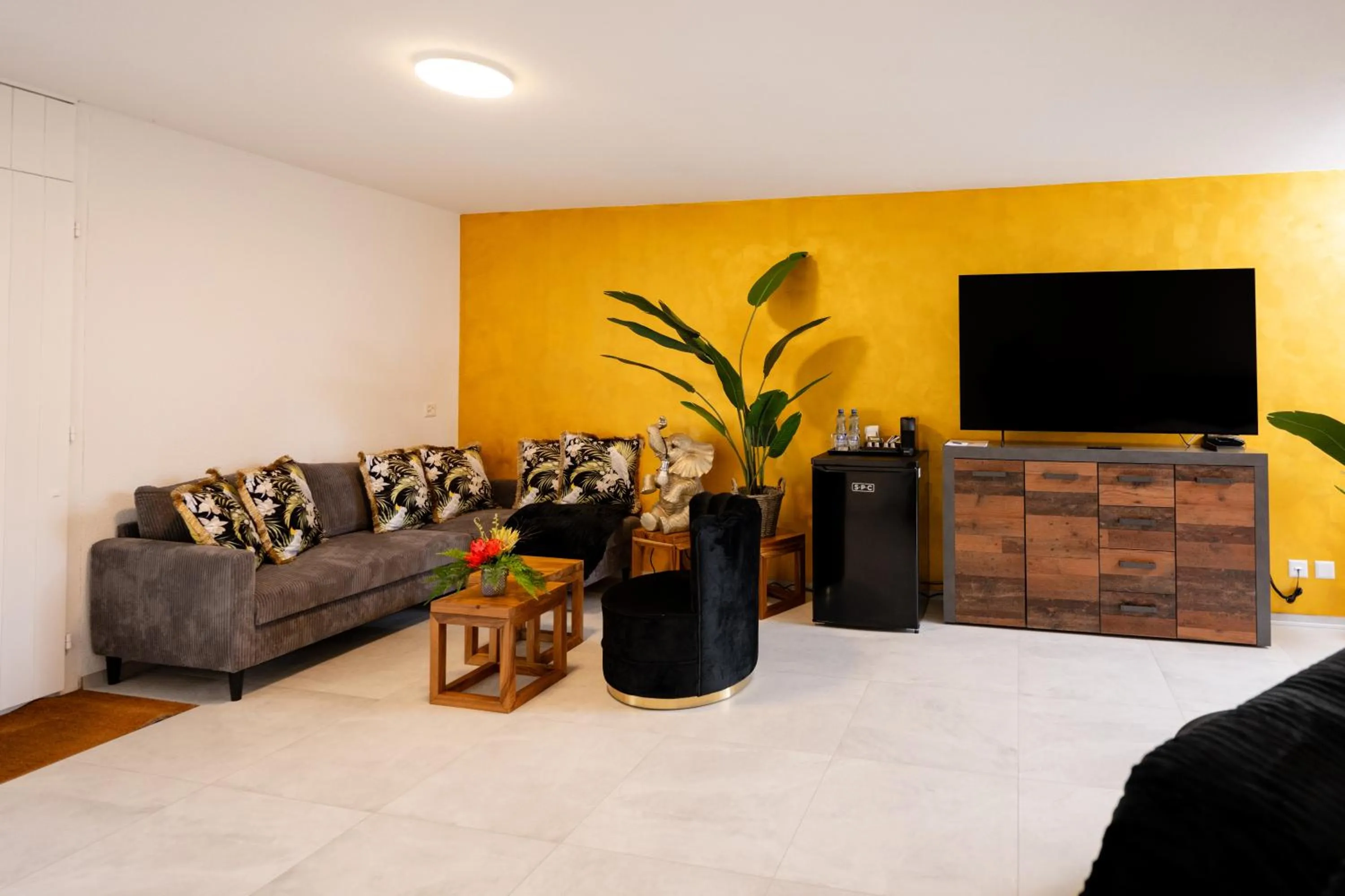 Living room in Hotel Egerkingen, idealer Zwischenstopp