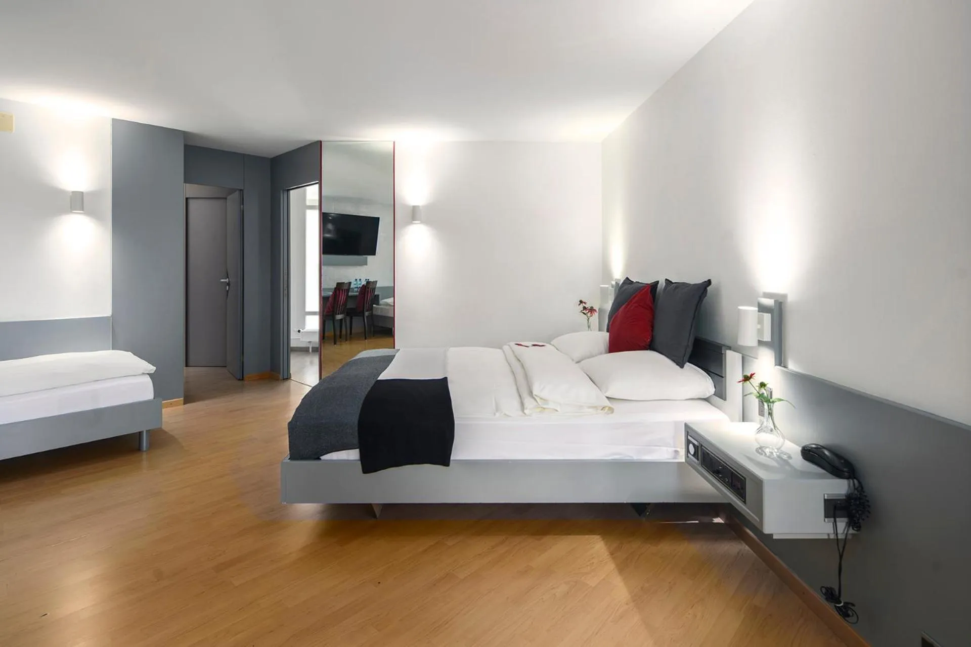 Bedroom, Bed in Hotel Egerkingen, idealer Zwischenstopp