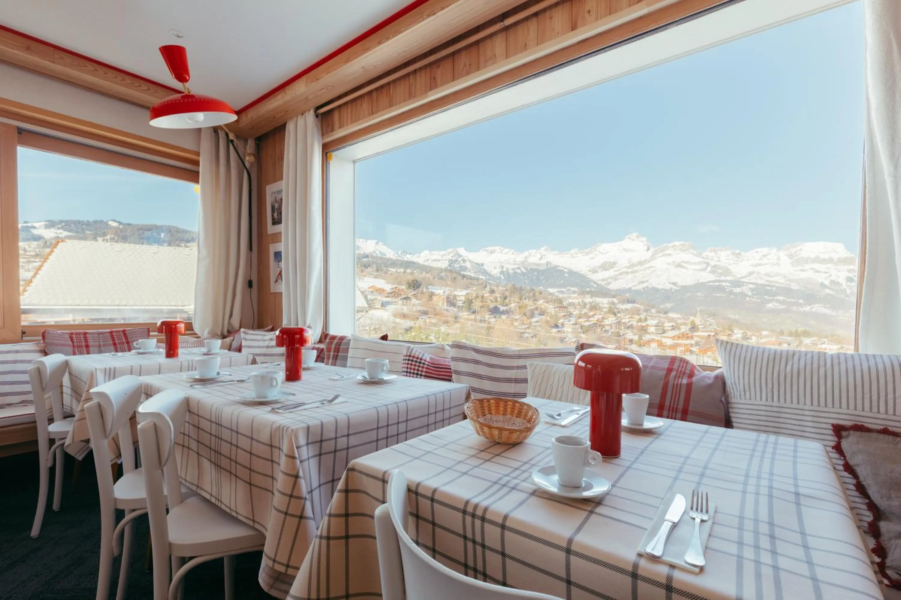 Restaurant/places to eat in Hôtel Le Caprice Des Neiges Combloux