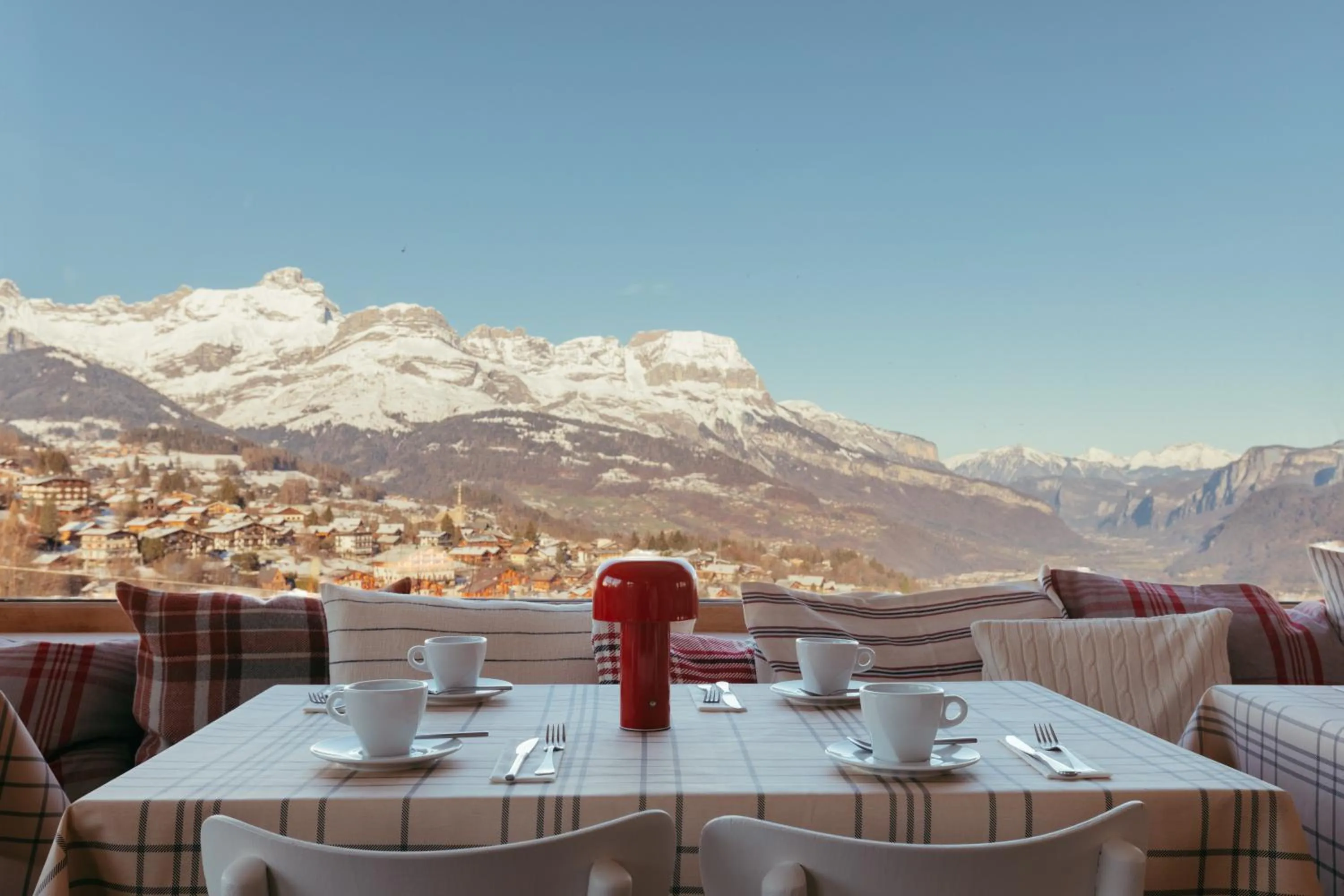 Restaurant/places to eat in Hôtel Le Caprice Des Neiges Combloux