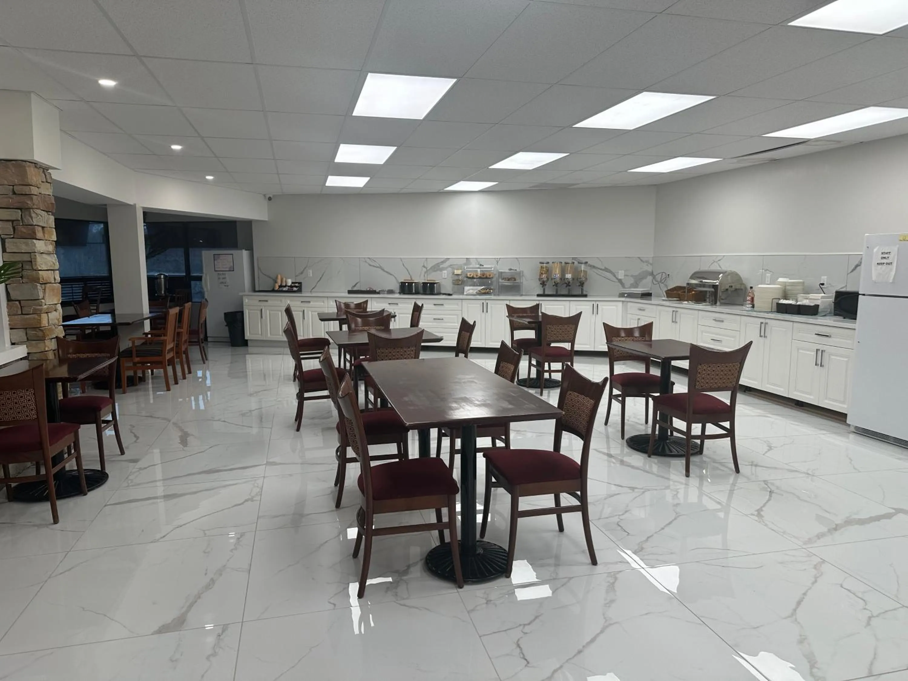 Breakfast in River Rapids Inn