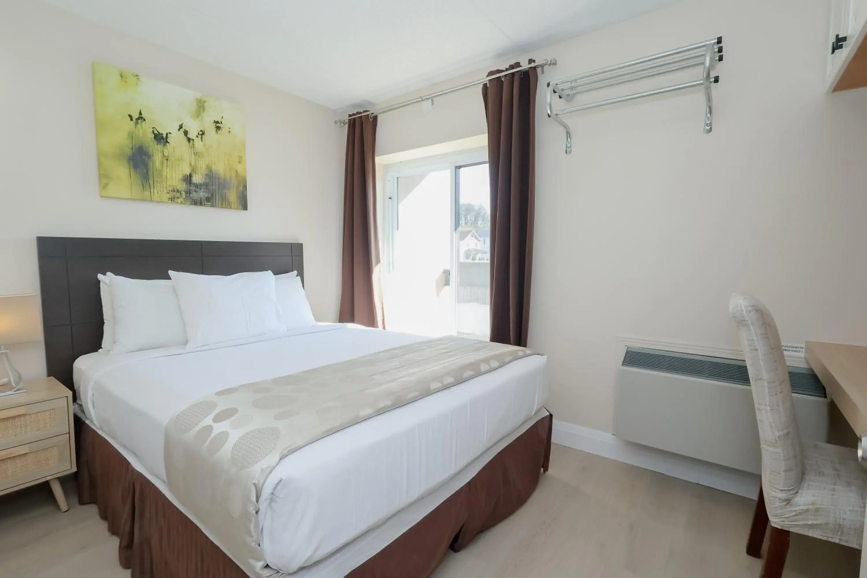 Studio with Balcony in River Rapids Inn Studio with Balcony in River Rapids Inn