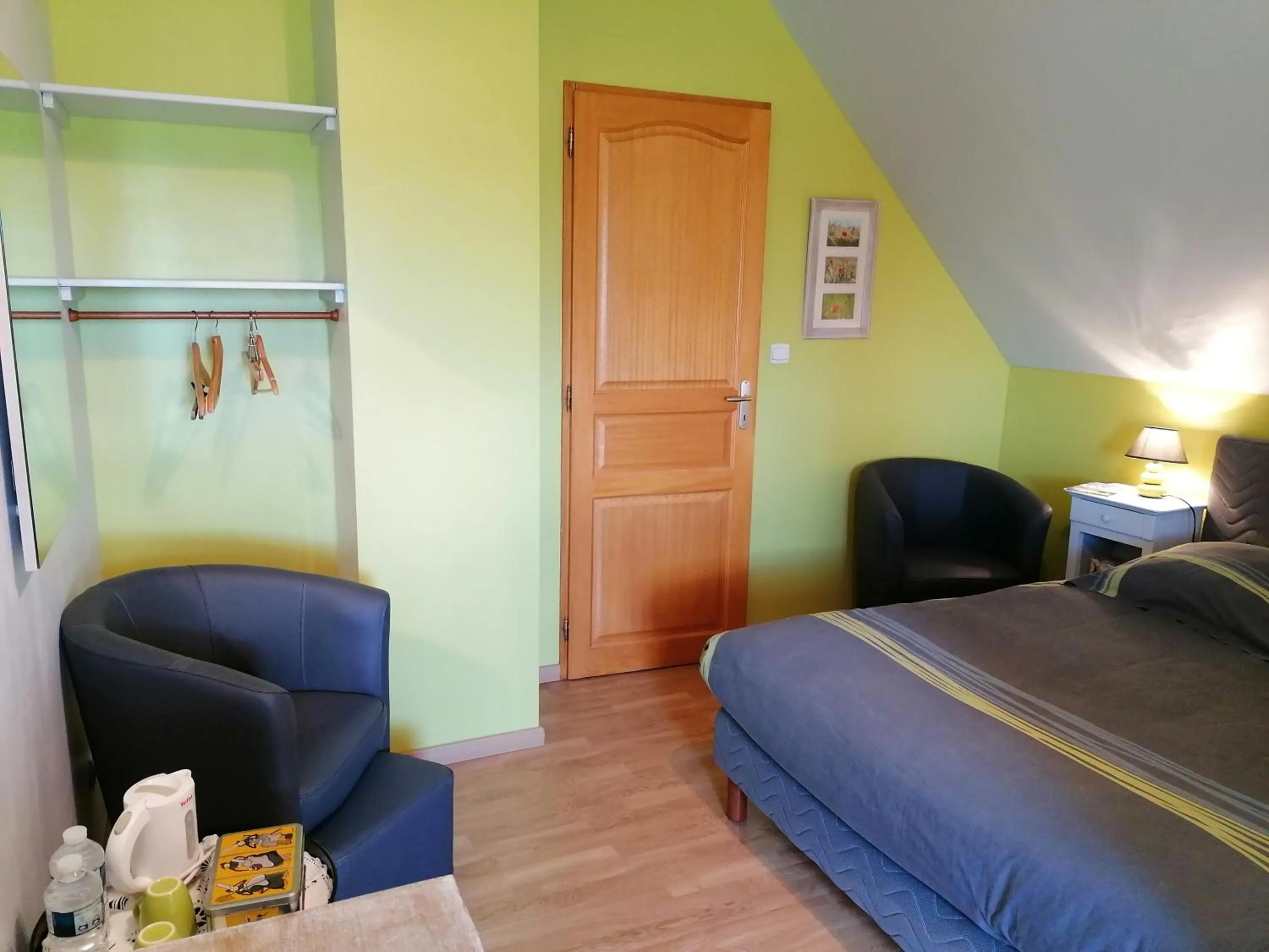 Photo of the whole room, Bed in Chambre D'hotes Le Clos Fleuri