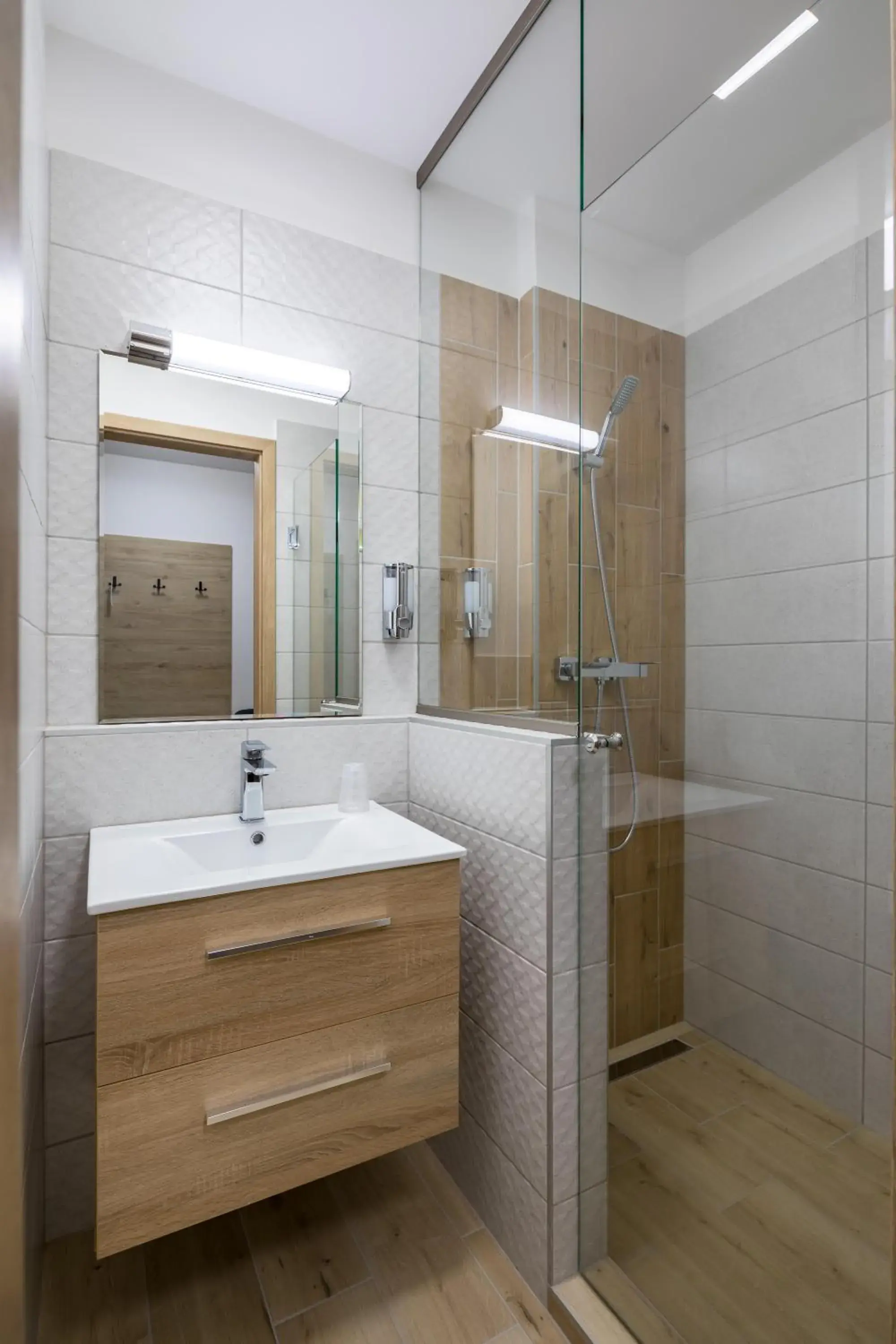 Standard Double Room Ground Floor in 171 Hotel Hegyeshalom Standard Double Room Ground Floor in 171 Hotel Hegyeshalom