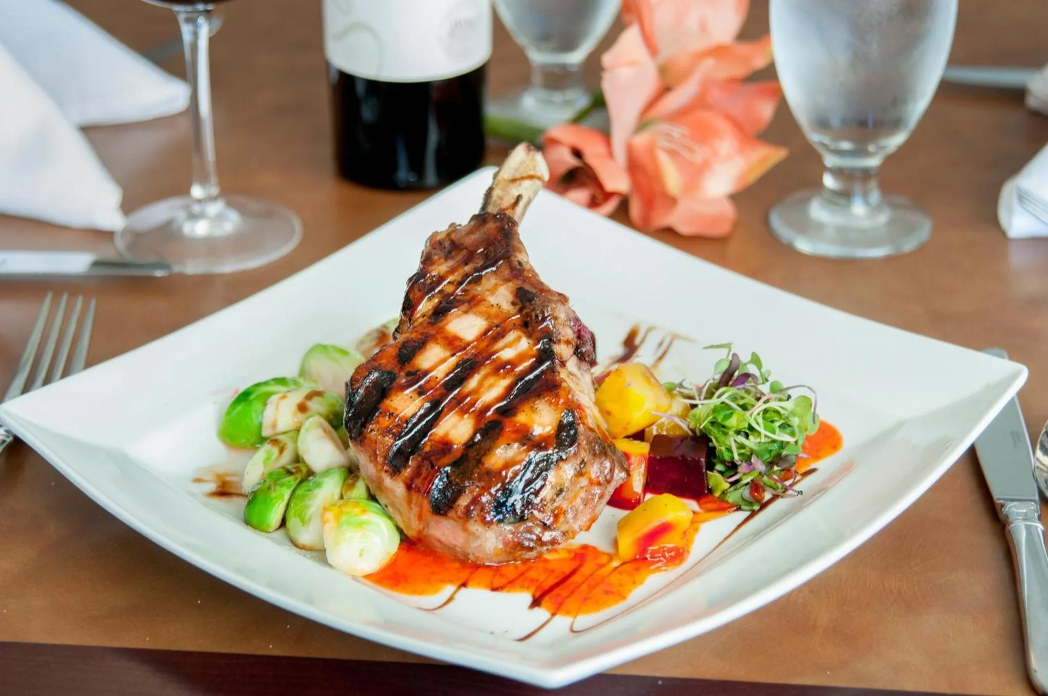 Restaurant/places to eat in Crowne Plaza Executive Center Baton Rouge by IHG