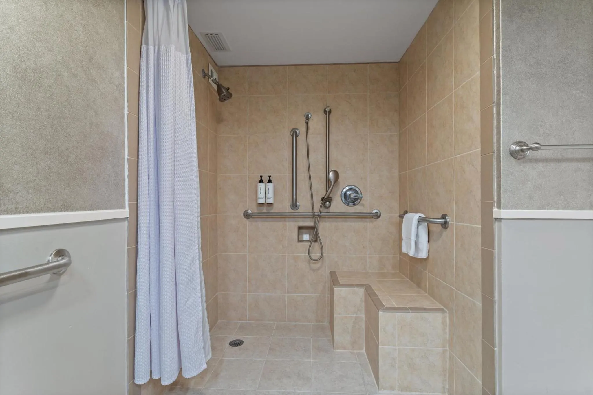 Photo of the whole room in Crowne Plaza Executive Center Baton Rouge by IHG