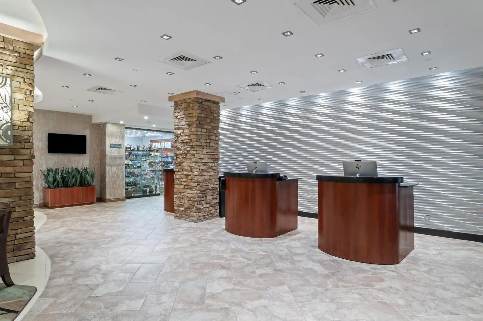 Property building in Crowne Plaza Executive Center Baton Rouge by IHG Property building in Crowne Plaza Executive Center Baton Rouge by IHG