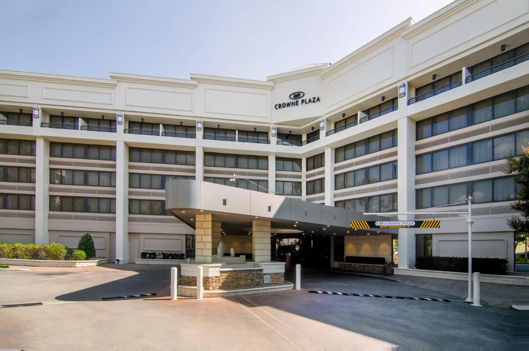Property building in Crowne Plaza Executive Center Baton Rouge by IHG