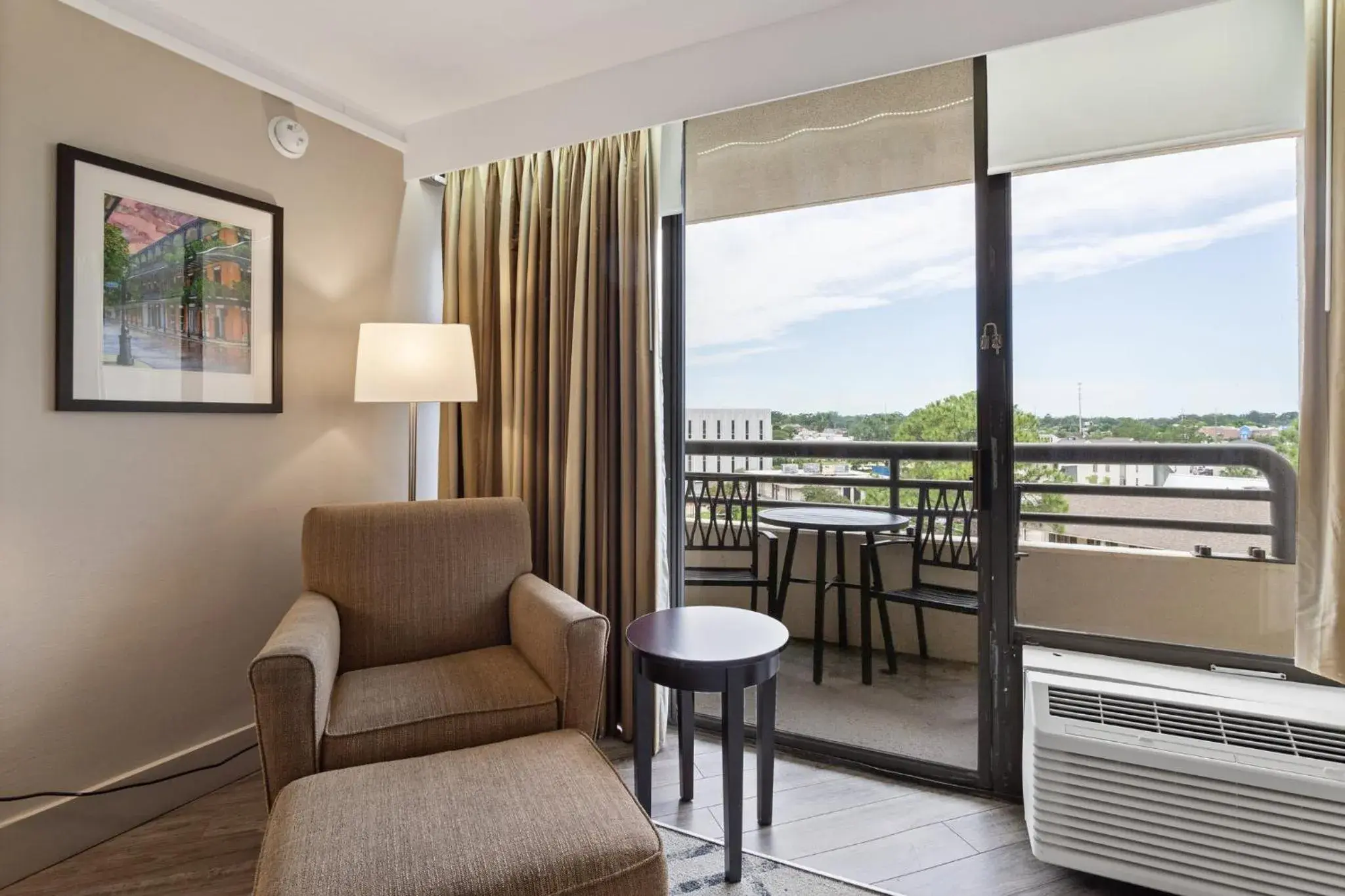 Photo of the whole room in Crowne Plaza Executive Center Baton Rouge by IHG Photo of the whole room in Crowne Plaza Executive Center Baton Rouge by IHG