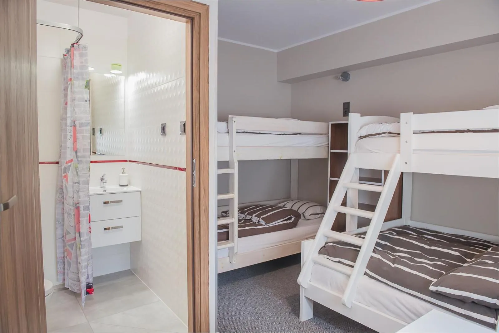 Bathroom, Bed in B&M Guesthouse