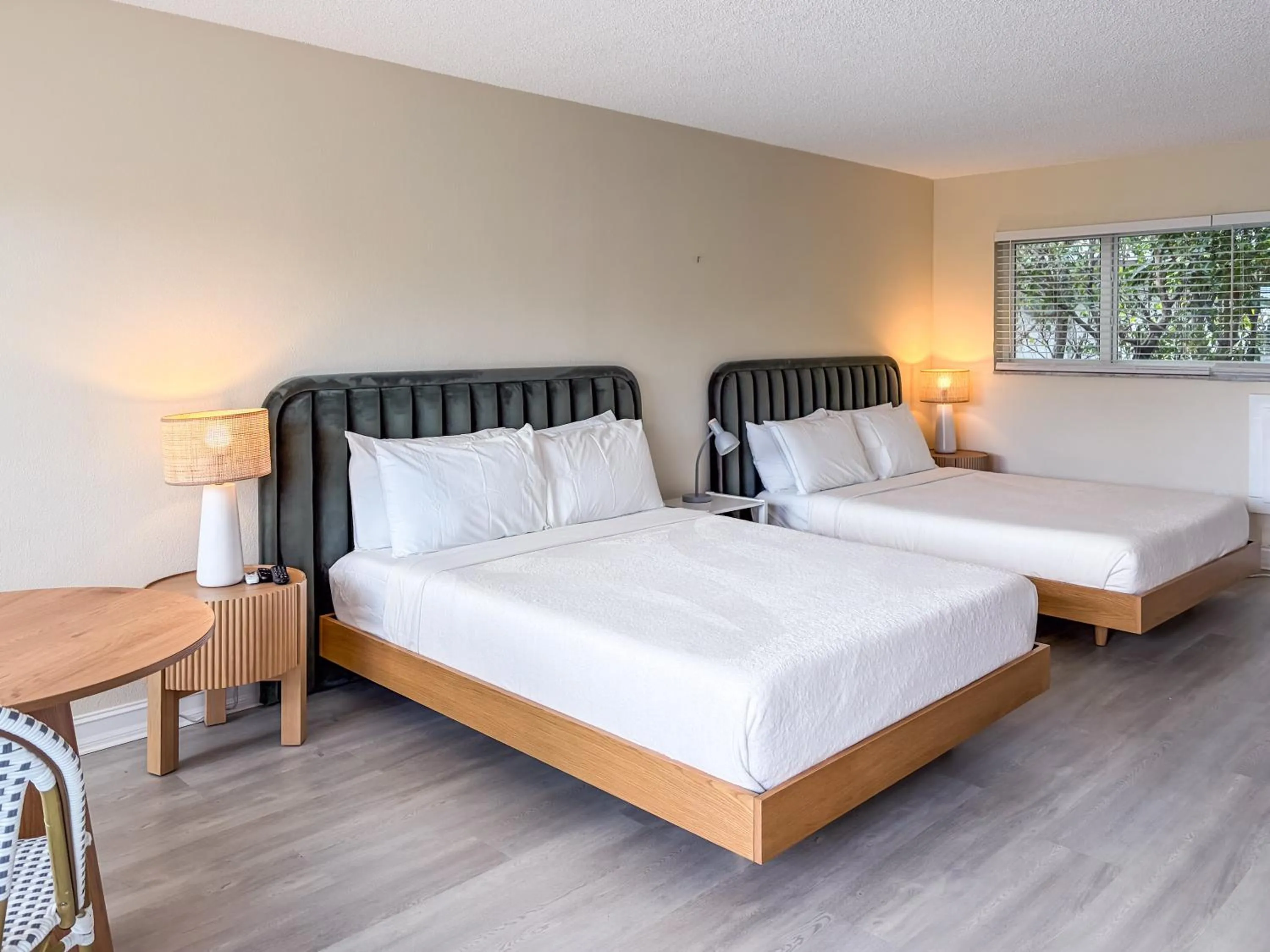 Photo of the whole room, Bed in Ocean Lodge