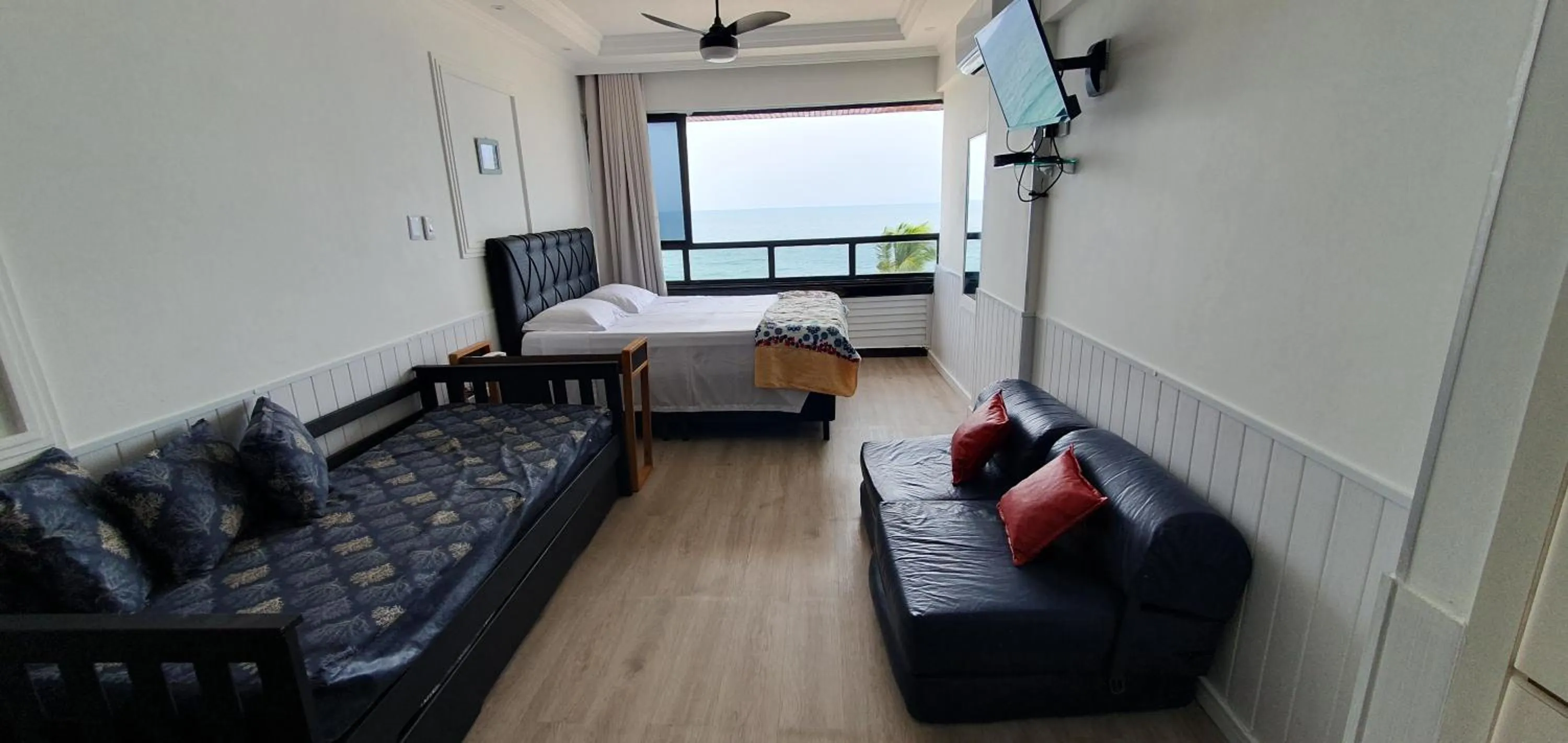 Photo of the whole room in Farol Barra Flat