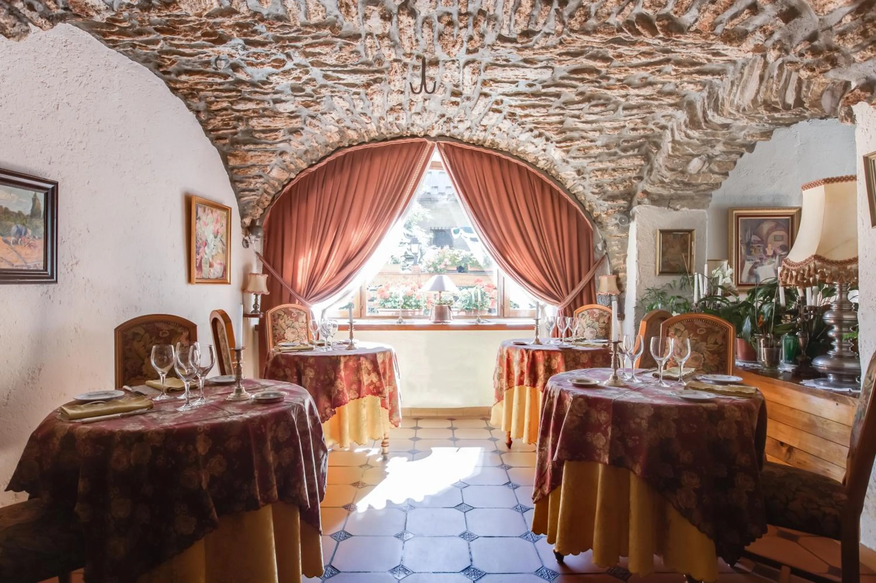 Restaurant/places to eat in L'Auberge du Choucas