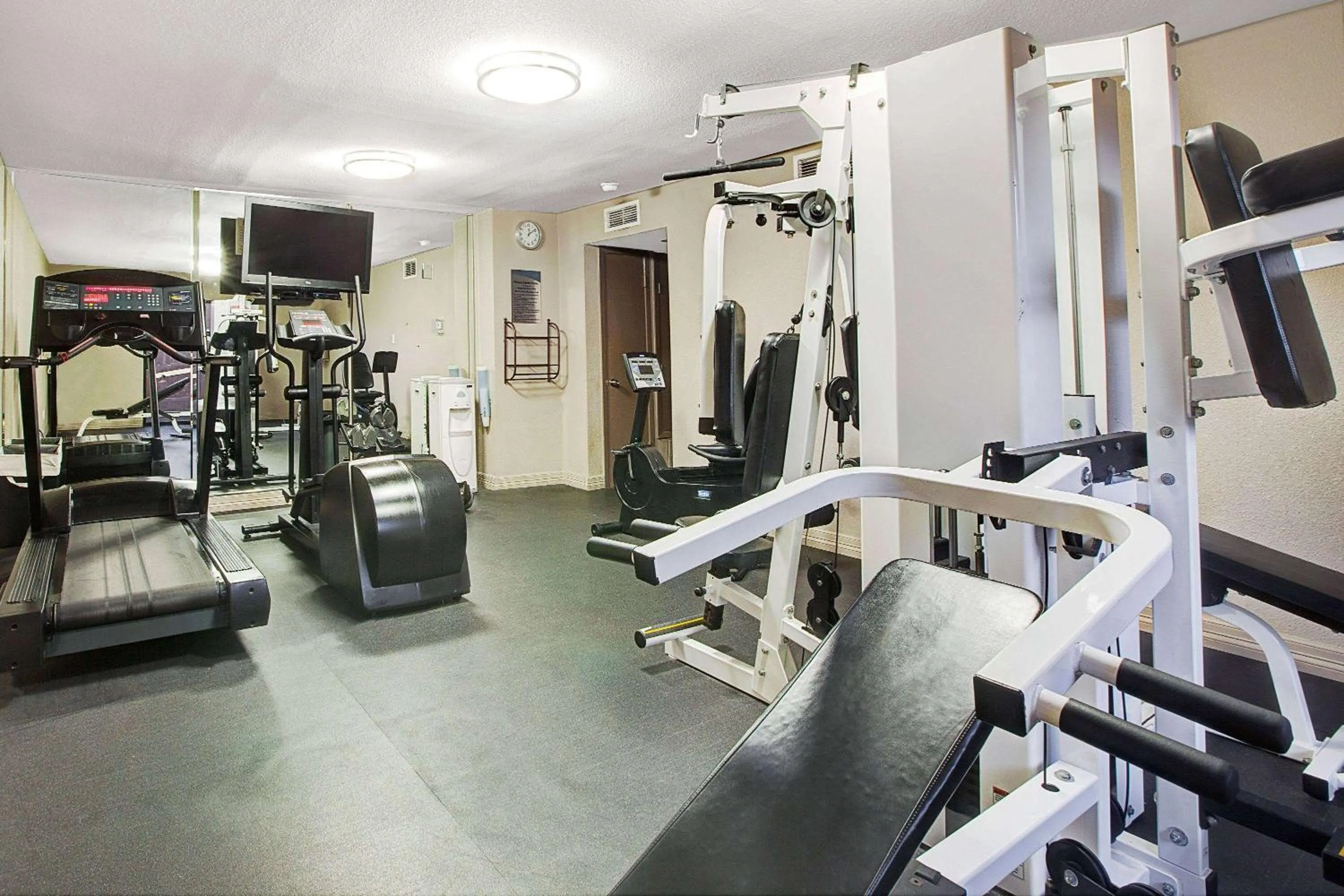 Fitness centre/facilities in Ramada by Wyndham Houston Intercontinental Airport South