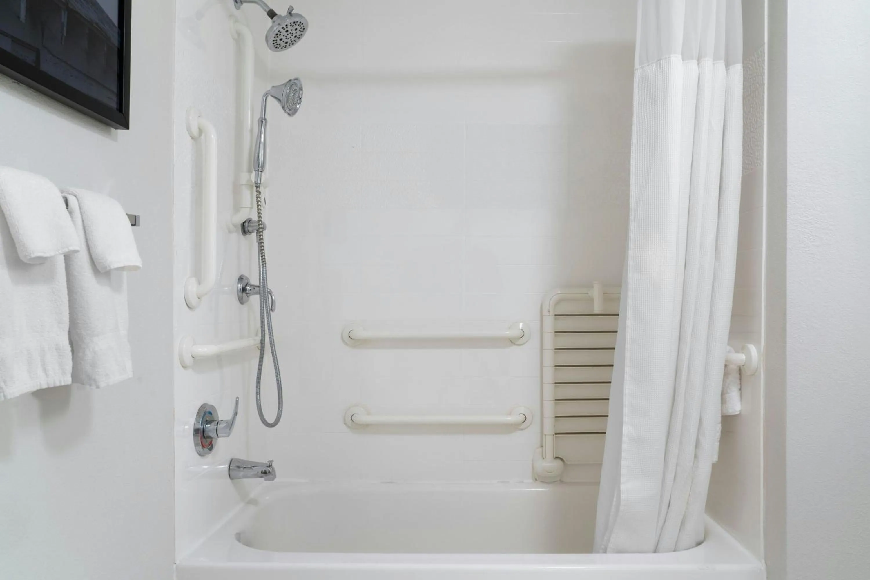 Bathroom in Fairfield Inn & Suites by Marriott Chesapeake Suffolk