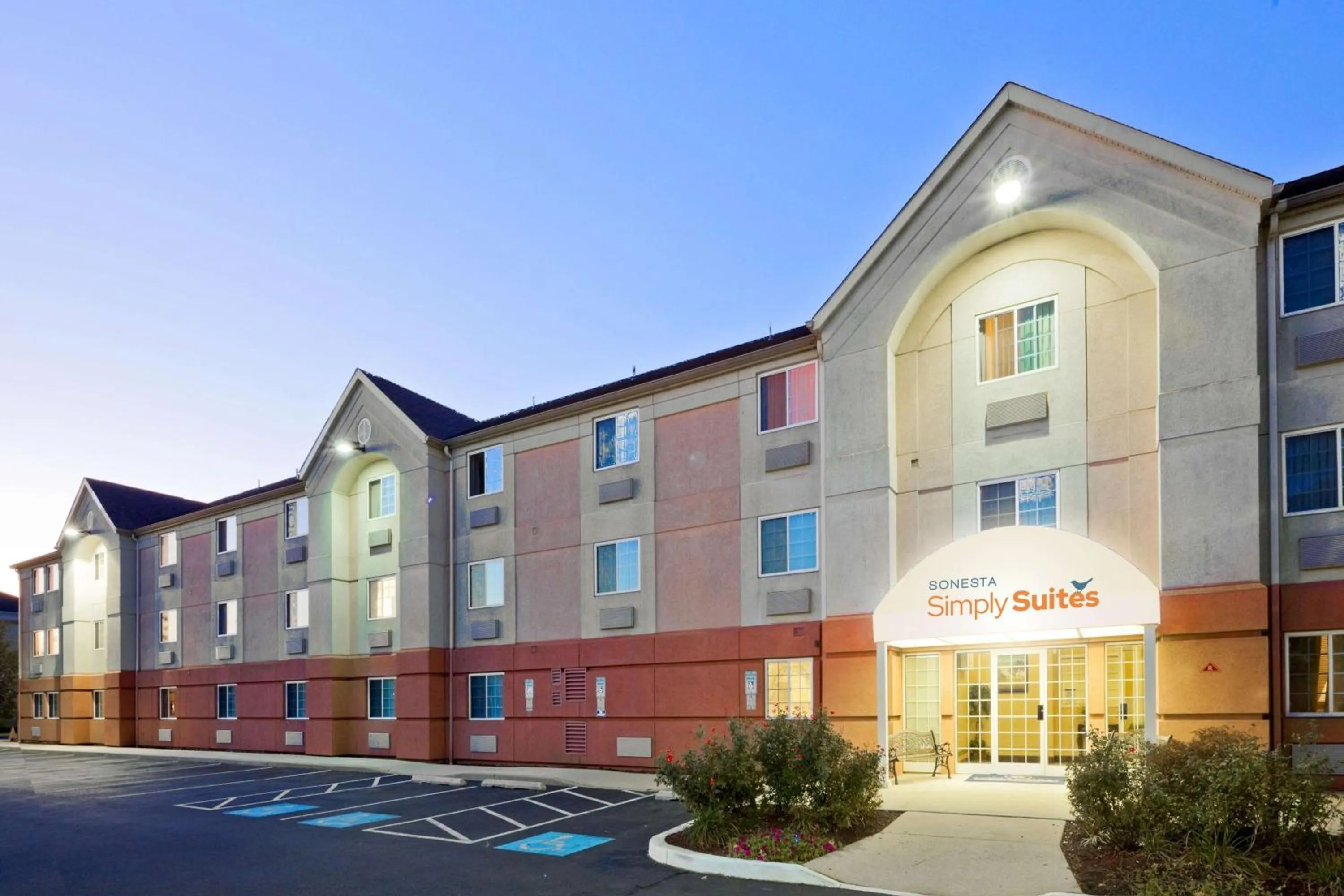 Property building in Sonesta Simply Suites Philadelphia Mount Laurel