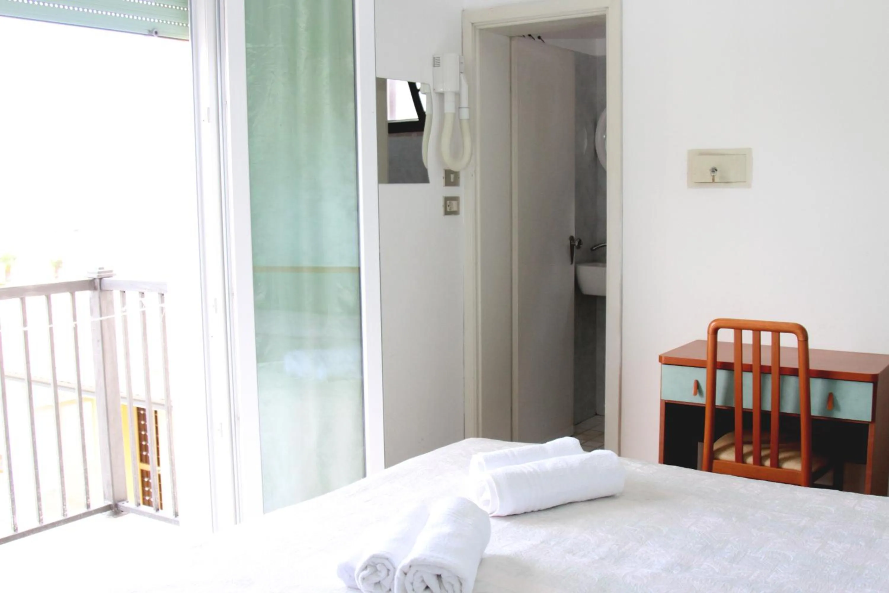 Bed in Hotel Diamante COLAZIONE XL PARCHEGGIO GRATIS A 5 CHILOMETRI DA RIMINI FIERA