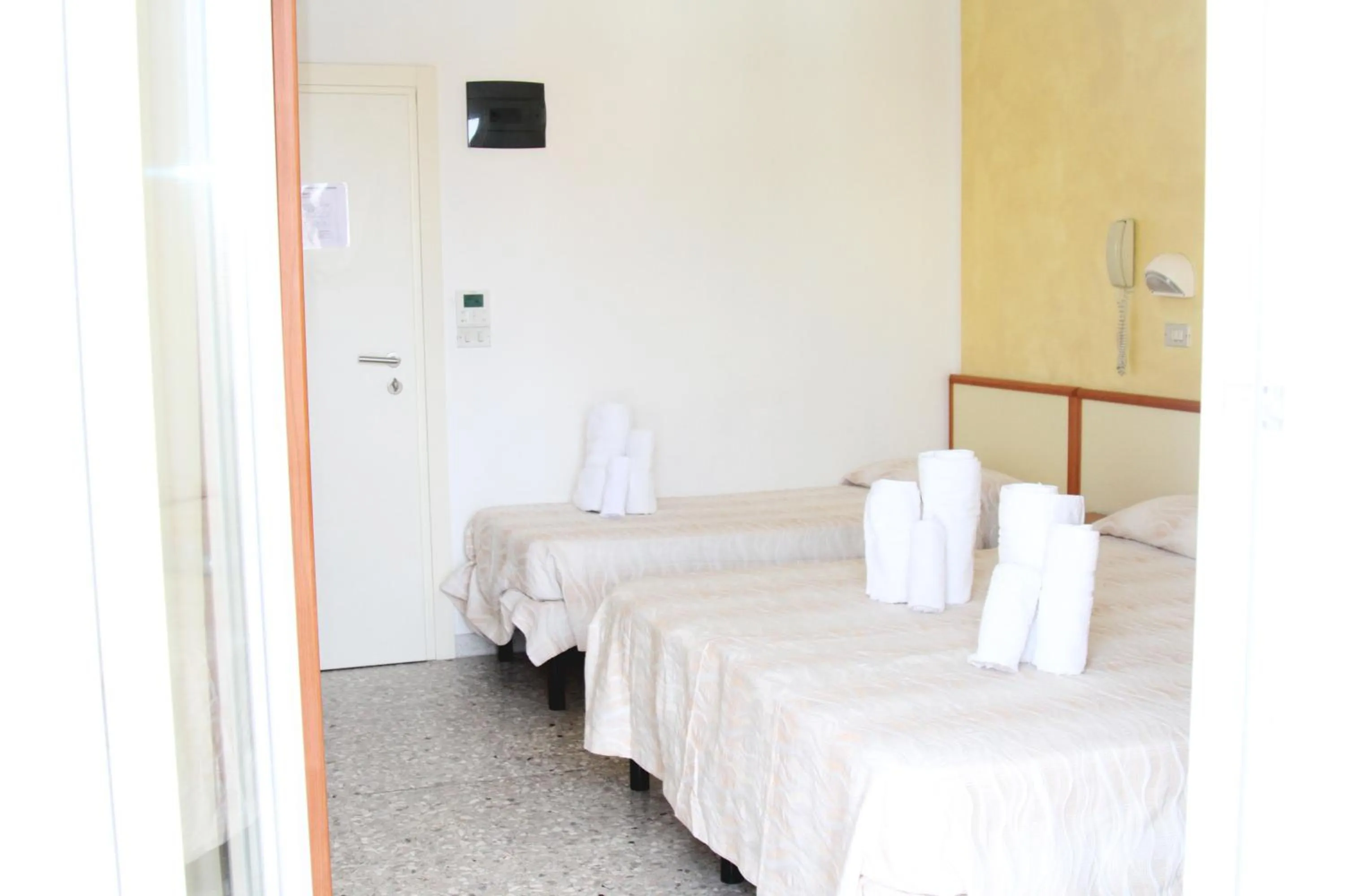 Bed in Hotel Diamante COLAZIONE XL PARCHEGGIO GRATIS A 5 CHILOMETRI DA RIMINI FIERA