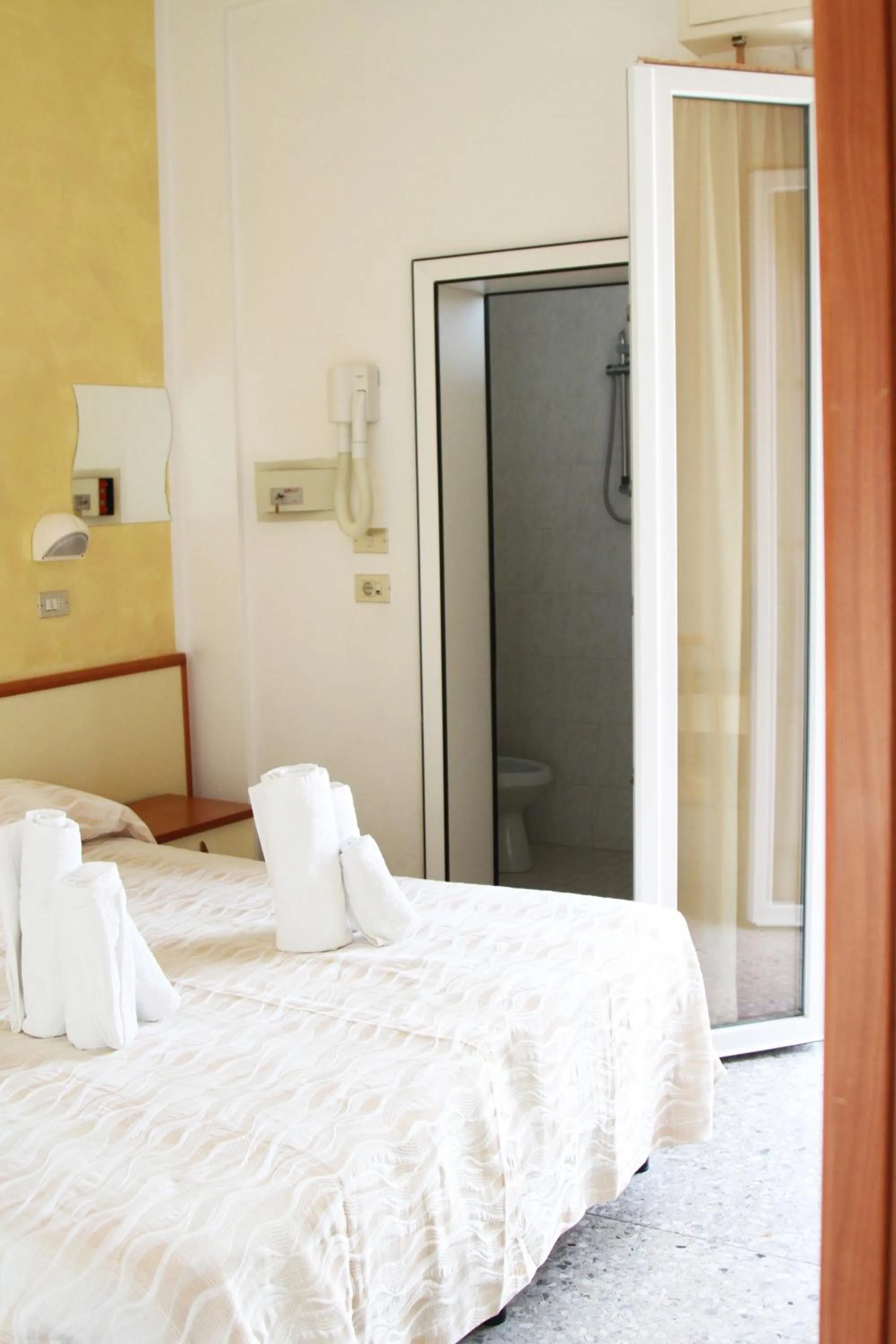 Bed in Hotel Diamante COLAZIONE XL PARCHEGGIO GRATIS A 5 CHILOMETRI DA RIMINI FIERA