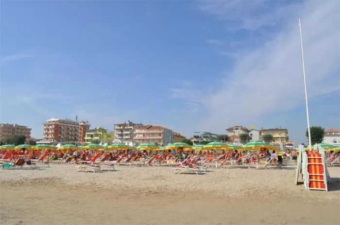 Beach in Hotel Diamante COLAZIONE XL PARCHEGGIO GRATIS A 5 CHILOMETRI DA RIMINI FIERA