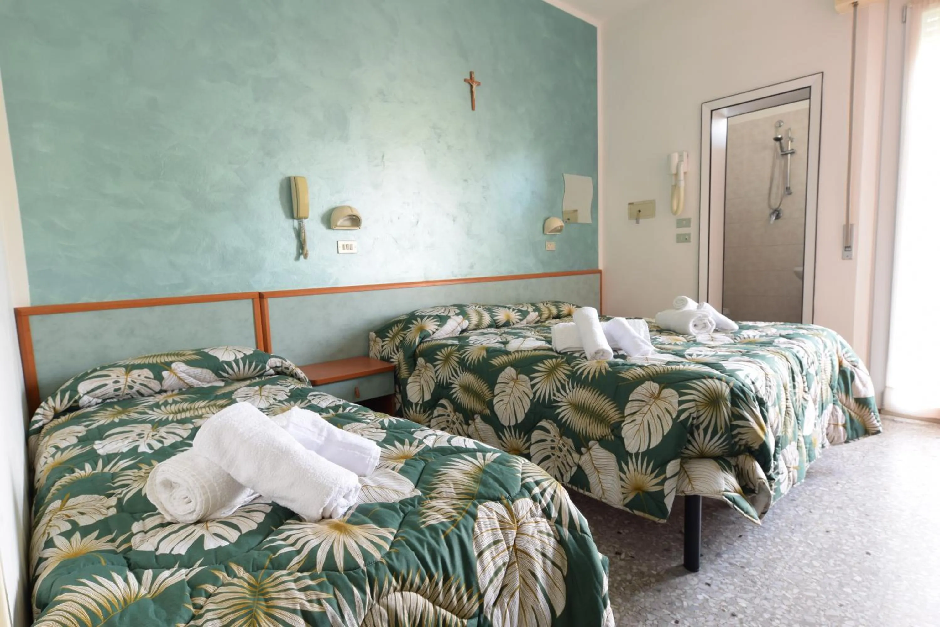 Bed in Hotel Diamante COLAZIONE XL PARCHEGGIO GRATIS A 5 CHILOMETRI DA RIMINI FIERA