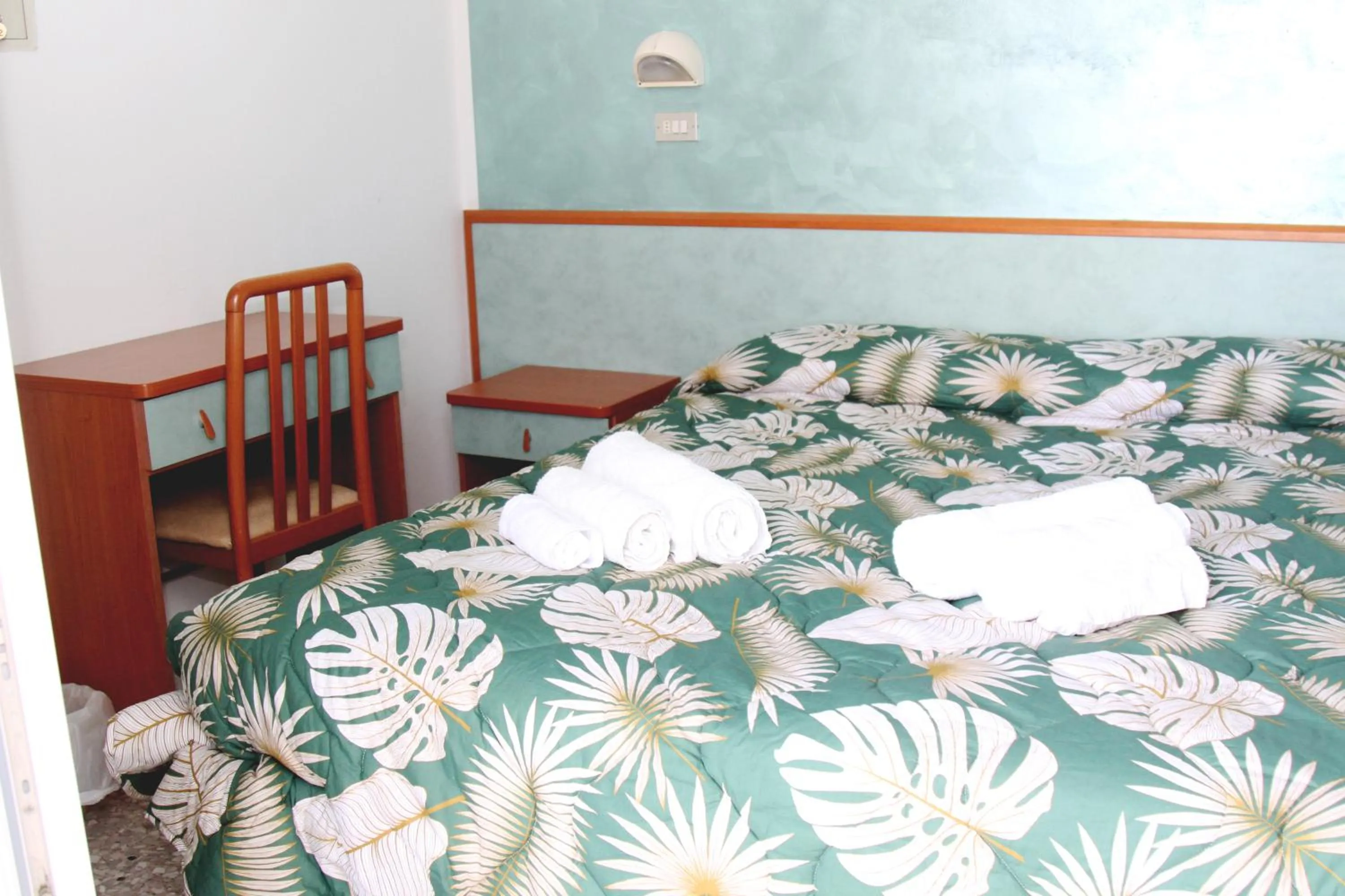 Bed in Hotel Diamante COLAZIONE XL PARCHEGGIO GRATIS A 5 CHILOMETRI DA RIMINI FIERA