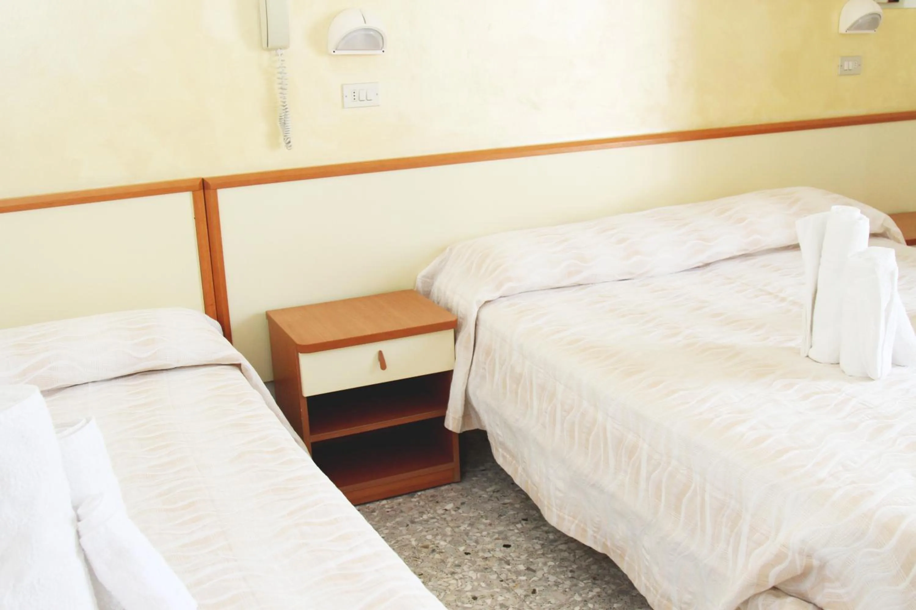 Bed in Hotel Diamante COLAZIONE XL PARCHEGGIO GRATIS A 5 CHILOMETRI DA RIMINI FIERA