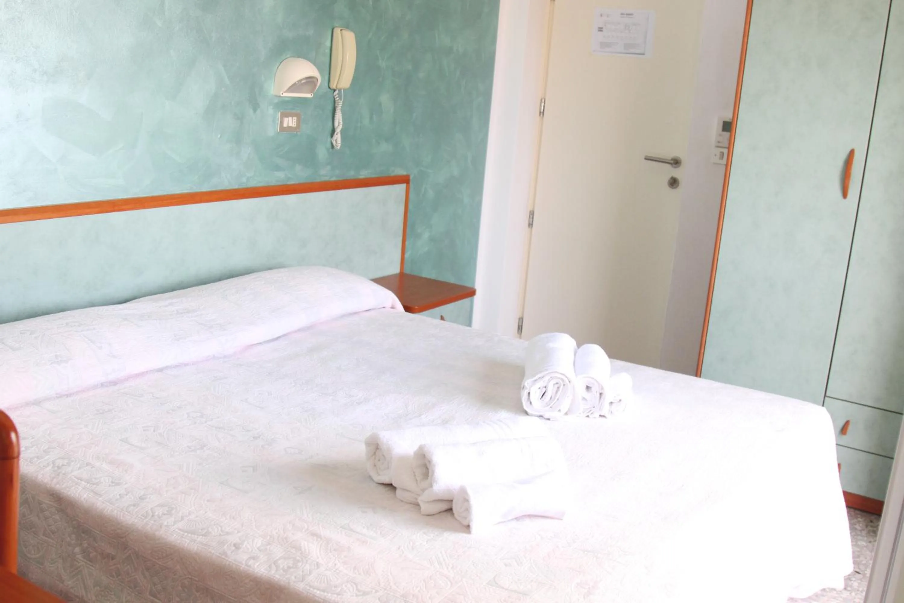 Bed in Hotel Diamante COLAZIONE XL PARCHEGGIO GRATIS A 5 CHILOMETRI DA RIMINI FIERA