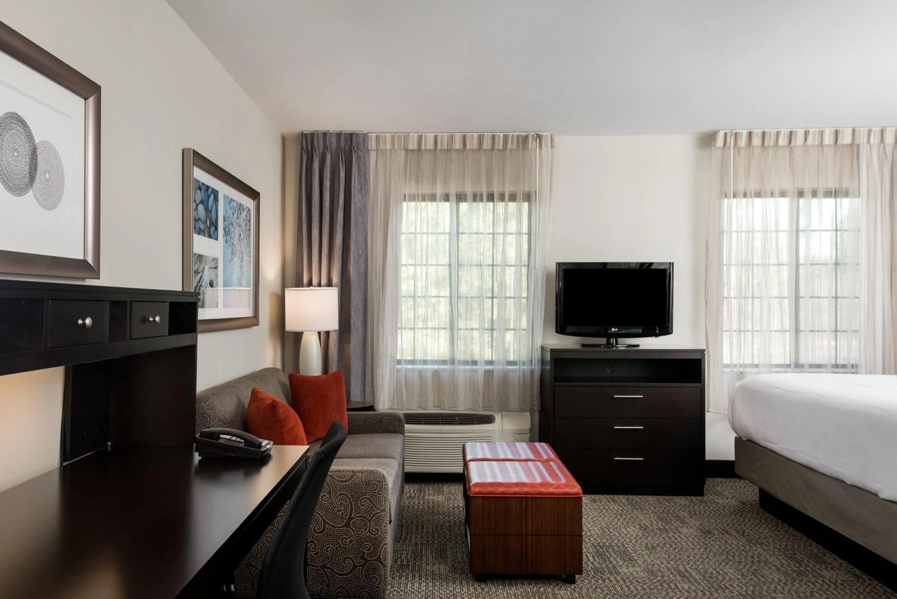 Photo of the whole room, Bed in Staybridge Suites Chantilly Dulles Airport by IHG