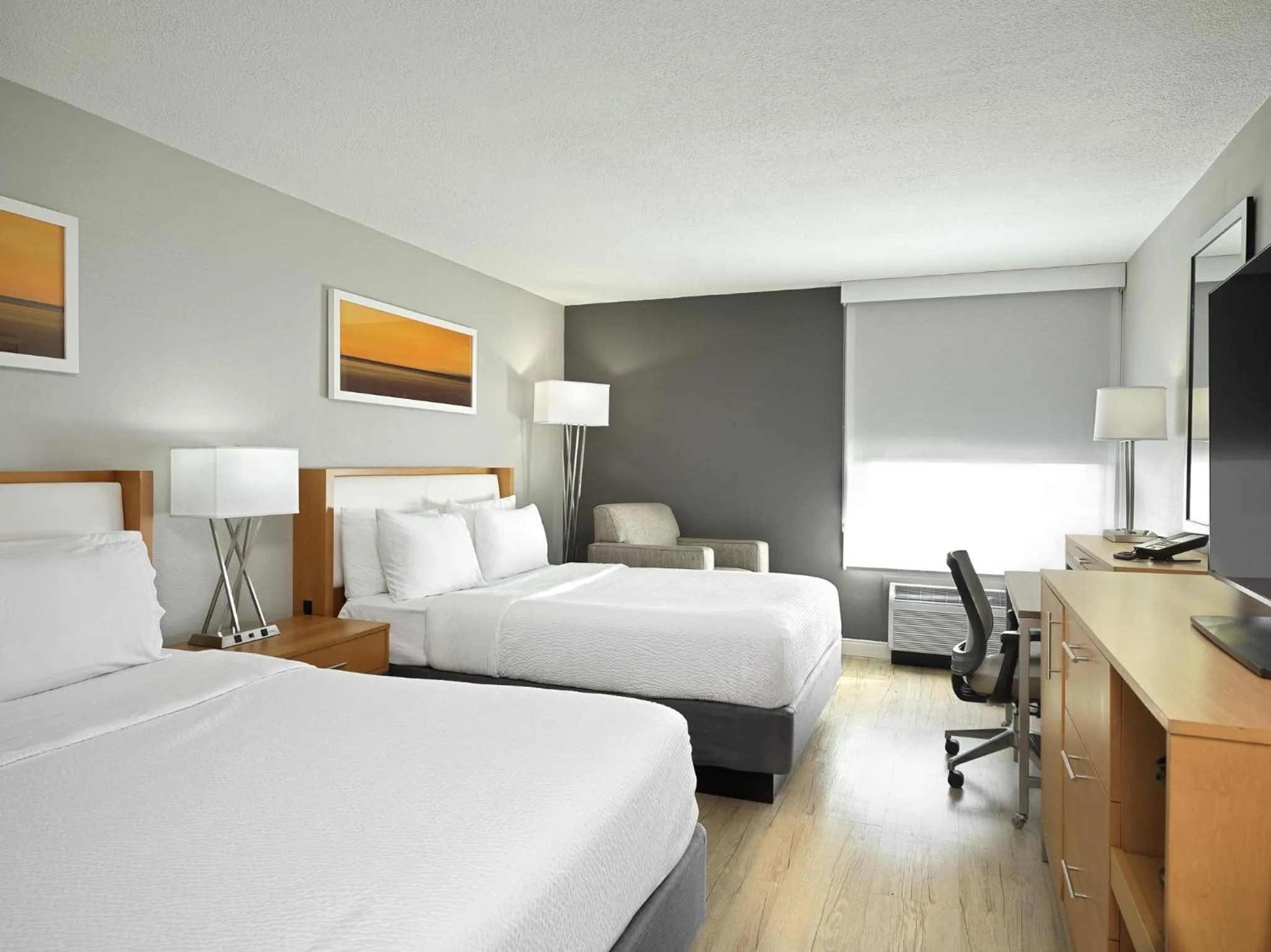 Photo of the whole room, Bed in Holiday Inn St Louis SW - Route 66 by IHG